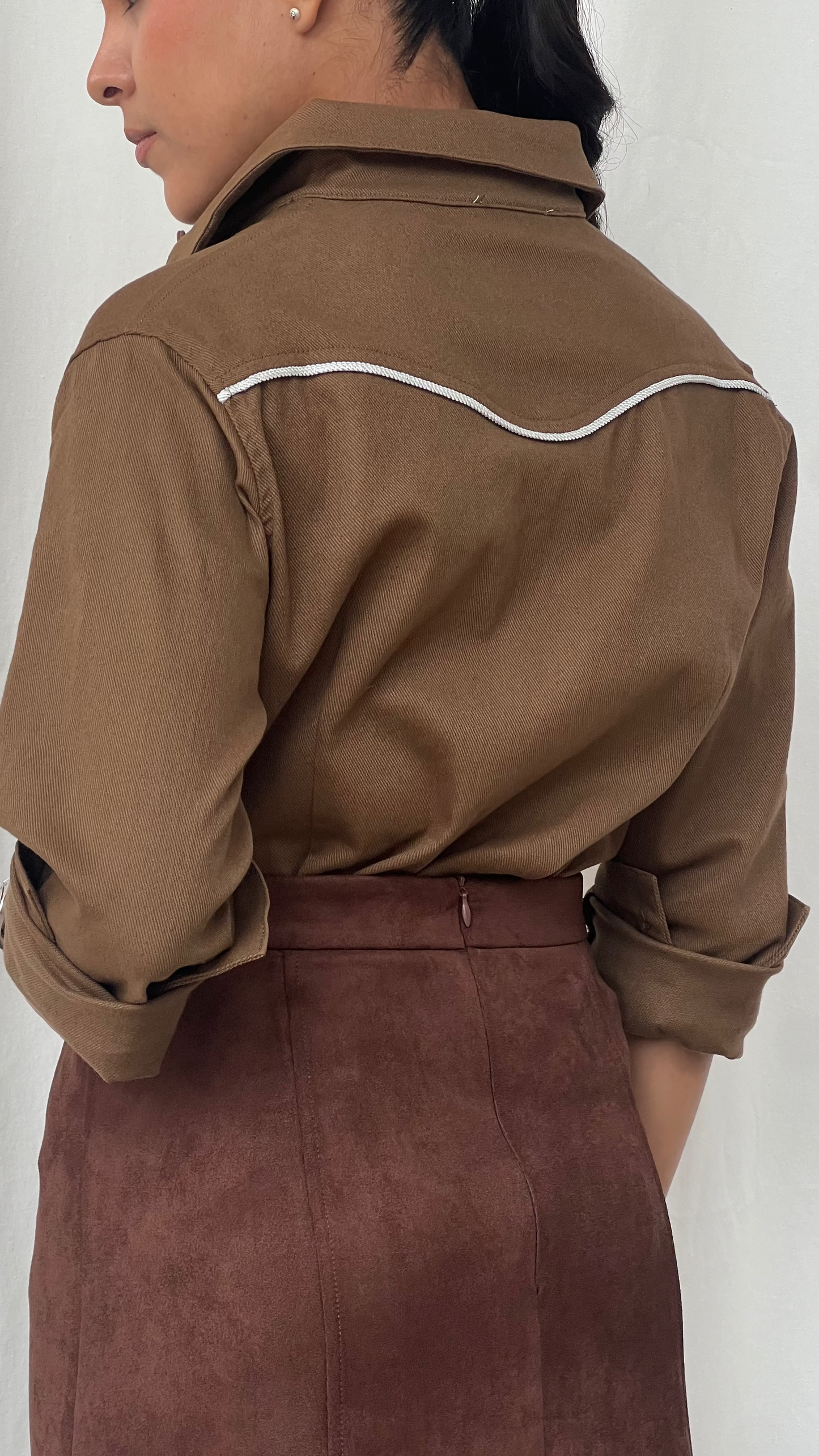 Camisa diseño flores brown
