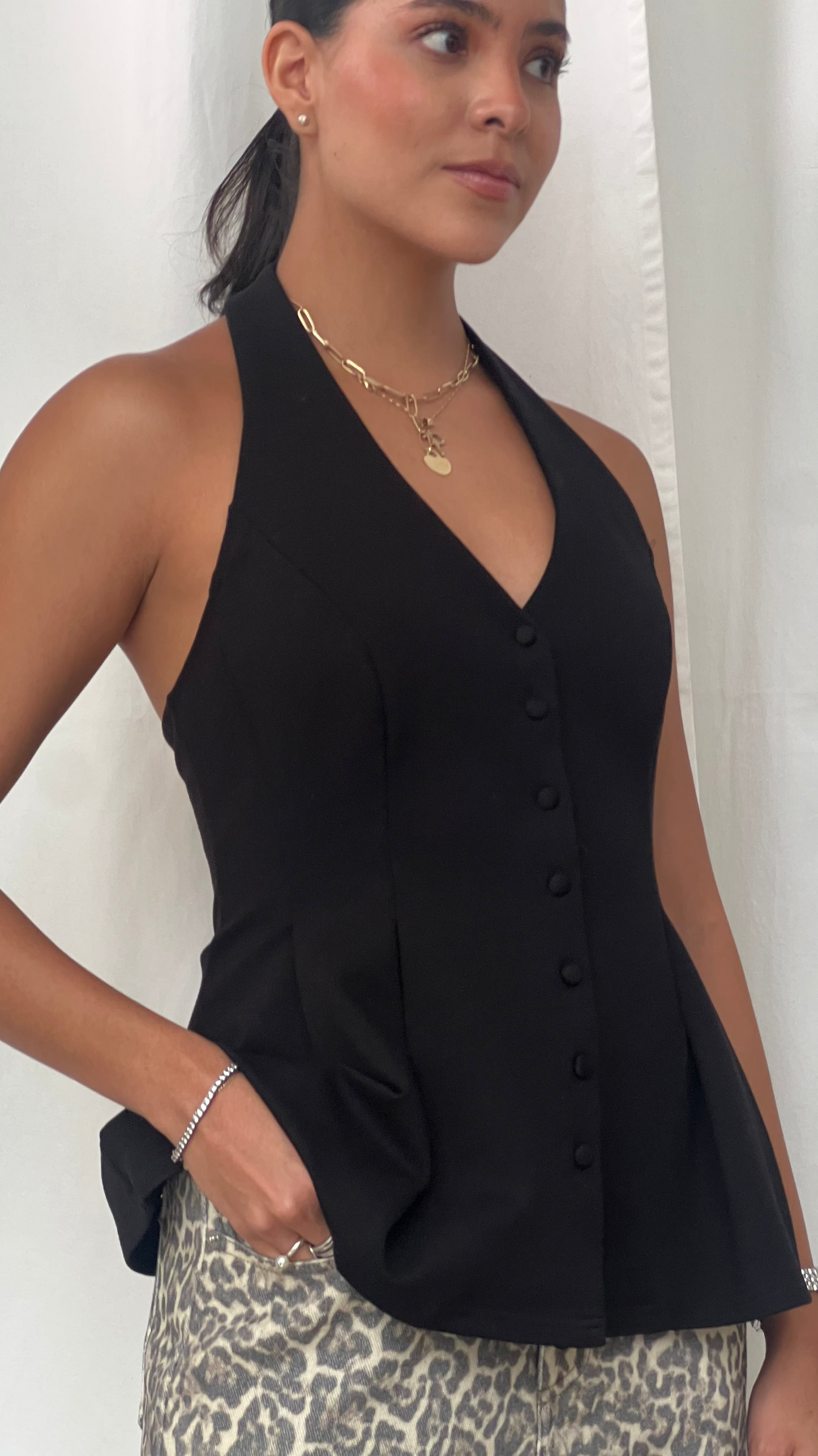 Top cuello halter negra