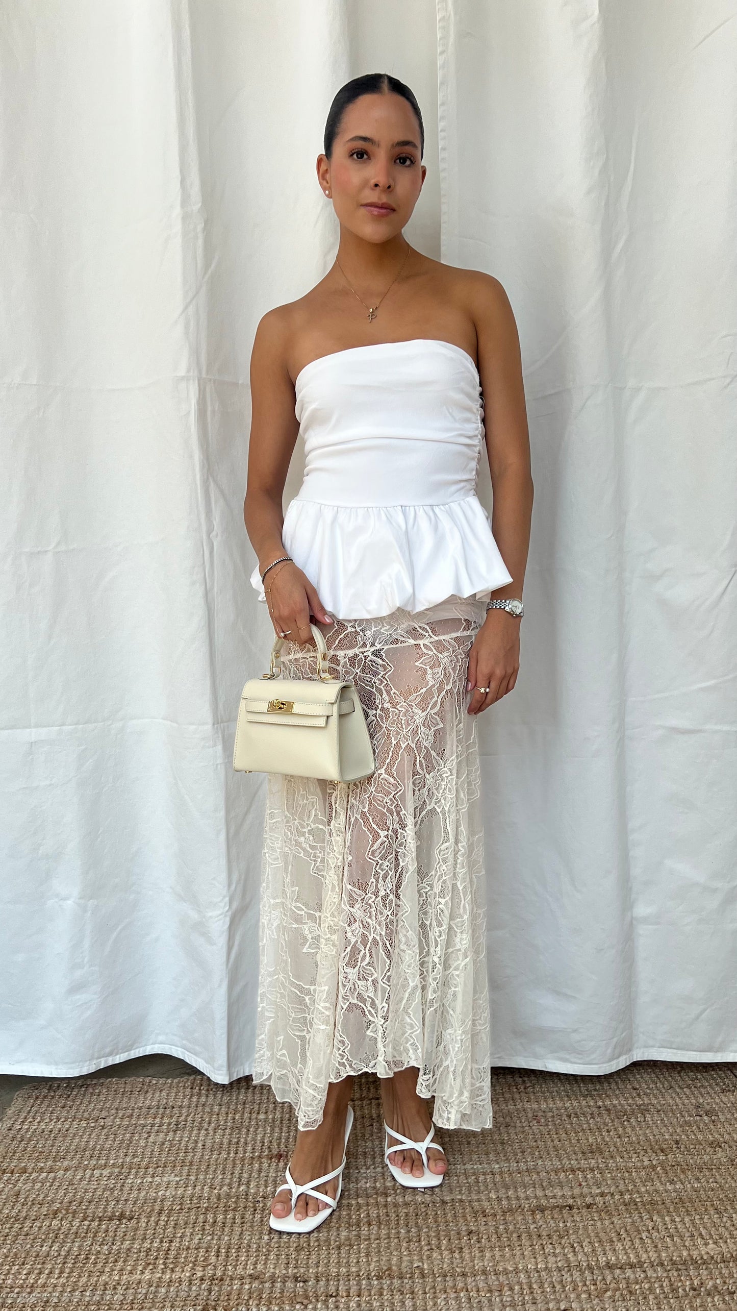 Top strapless con corte peplum blanco