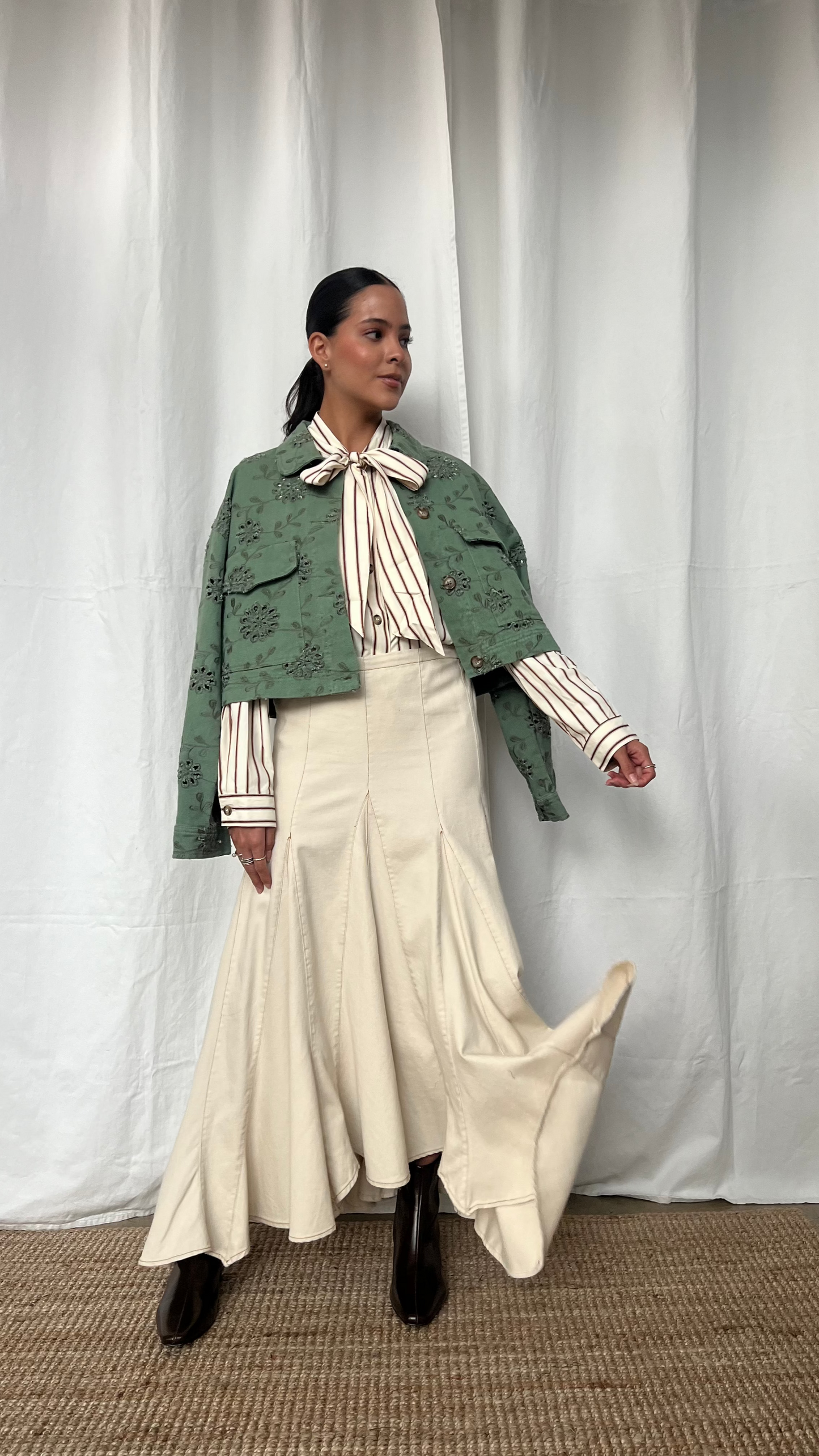 Chaqueta bordada floral en verde