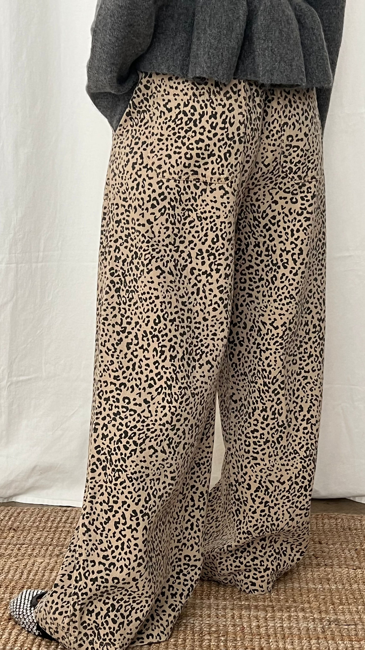 Pantalones denim animal print