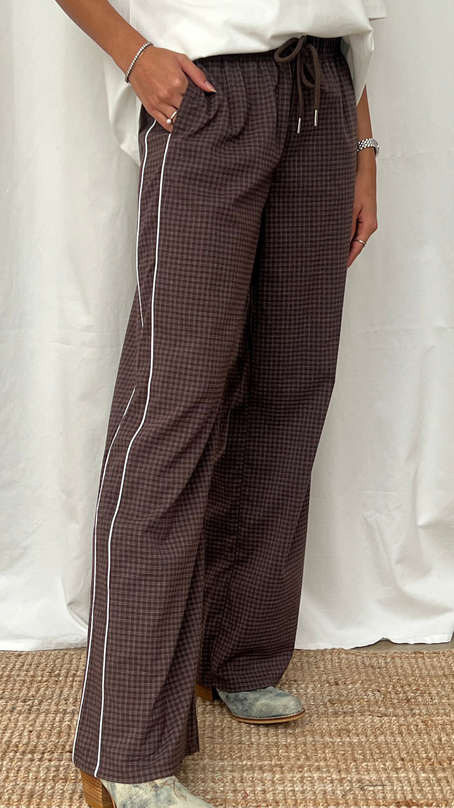 Pantalón a rayas café