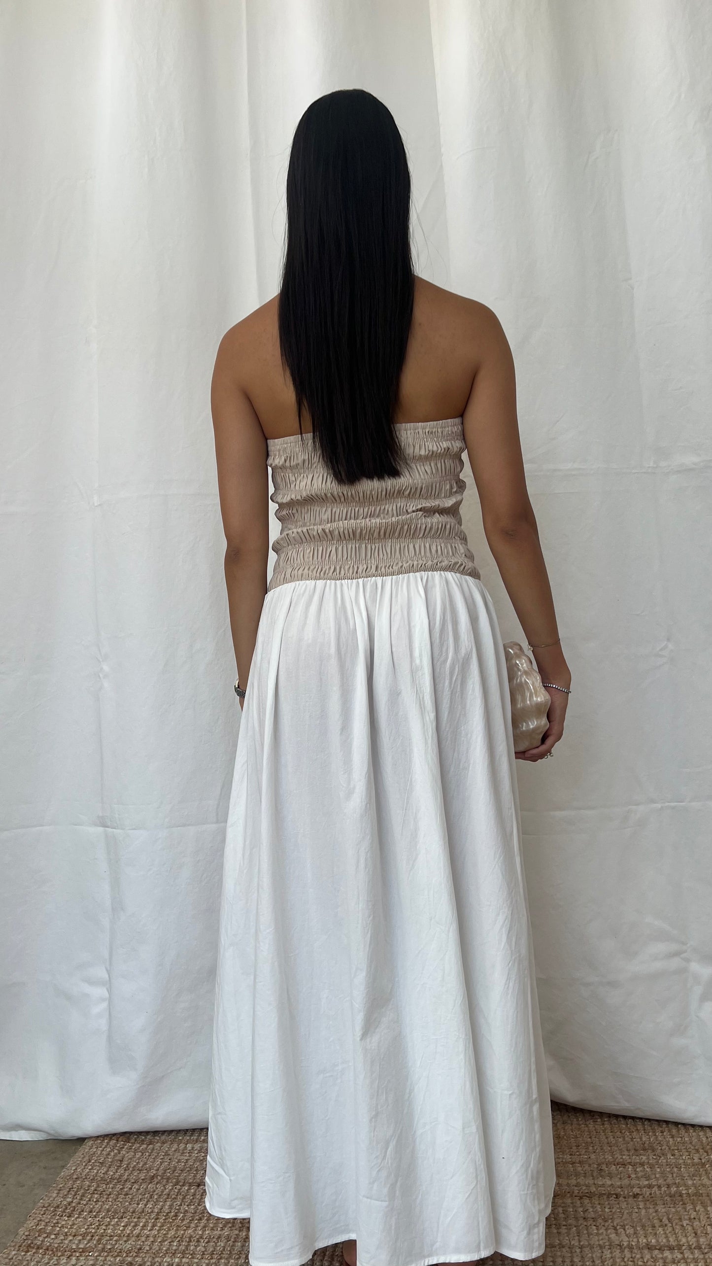 Vestido strapless en bicolor