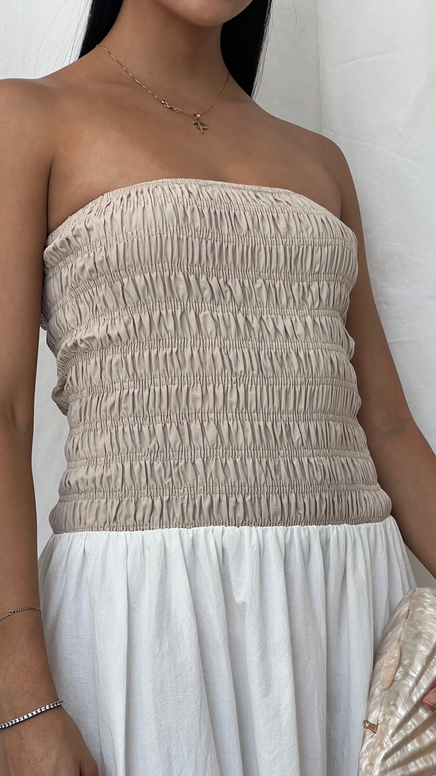 Vestido strapless en bicolor