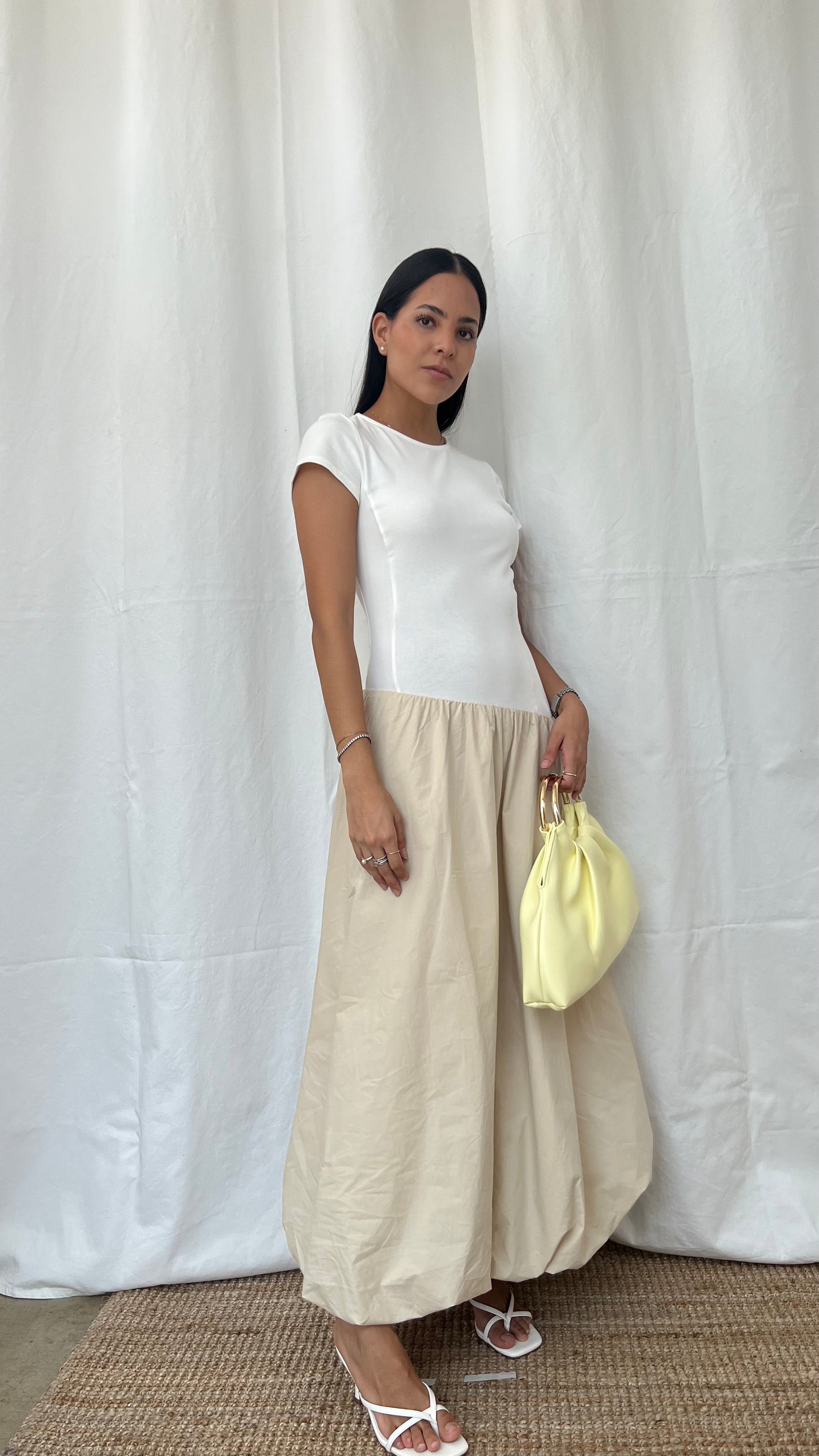 Vestido Maxi falda globo en blanco y beige