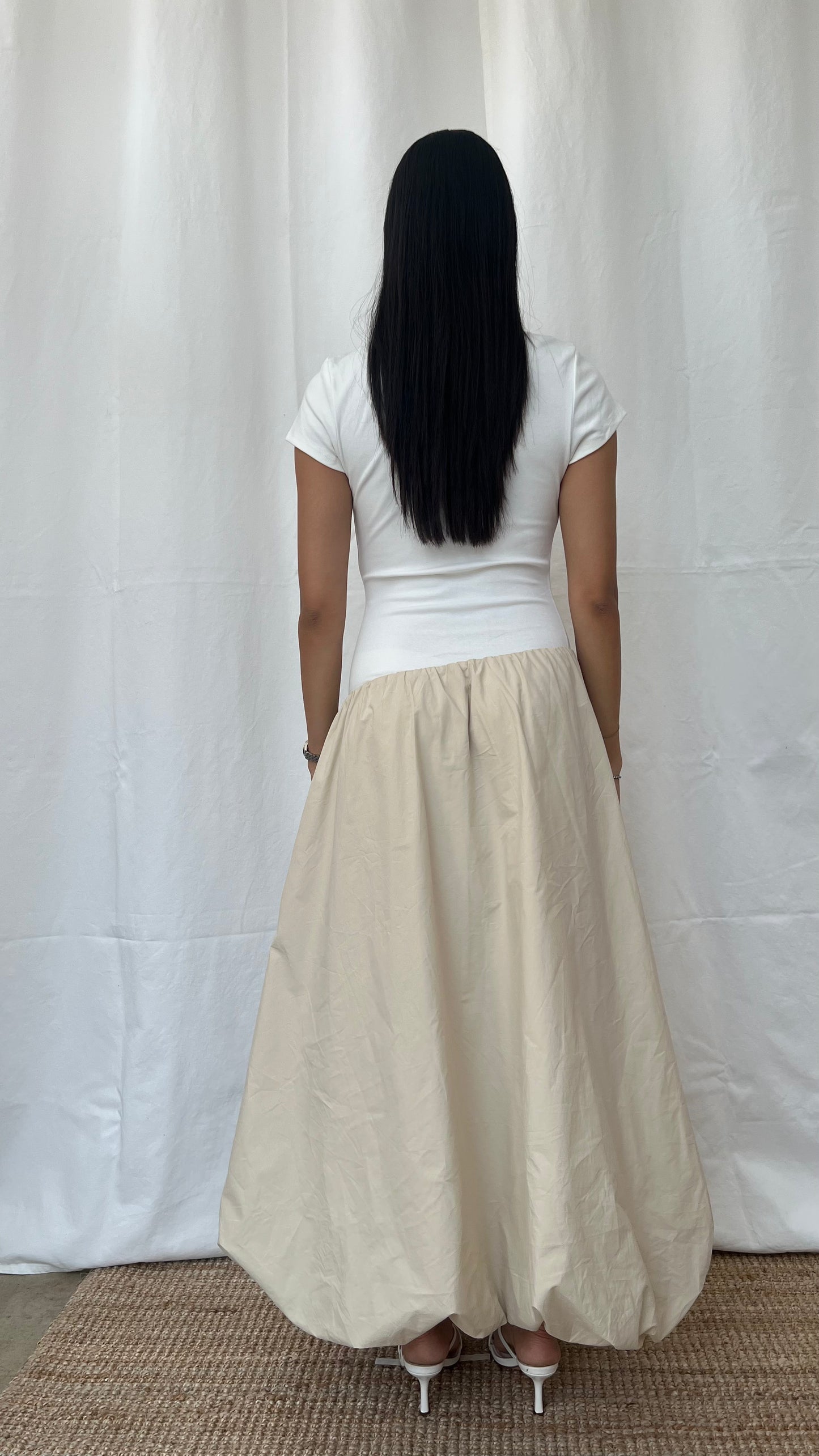 Vestido Maxi falda globo en blanco y beige