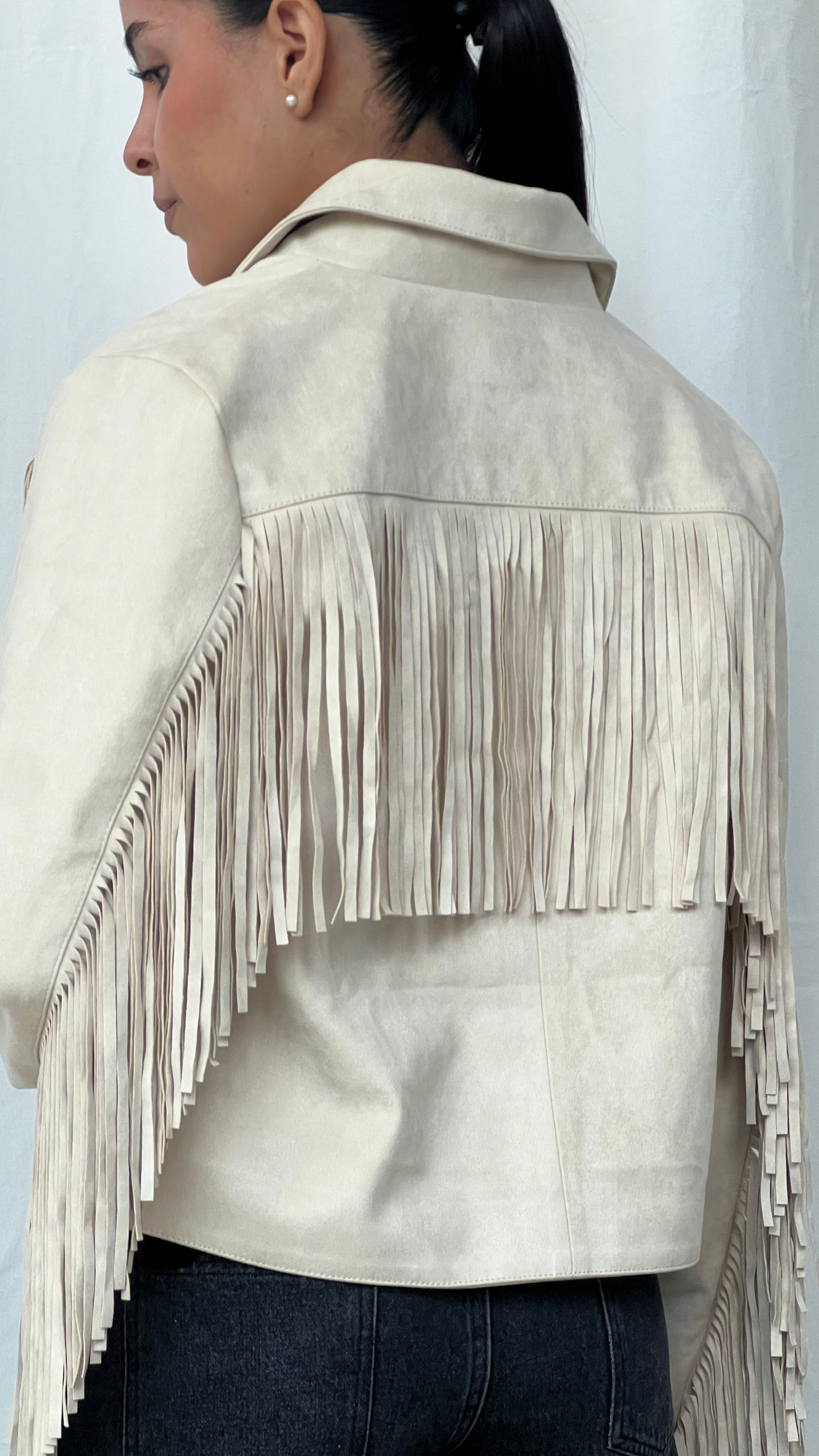 Chamarra de flecos color hueso