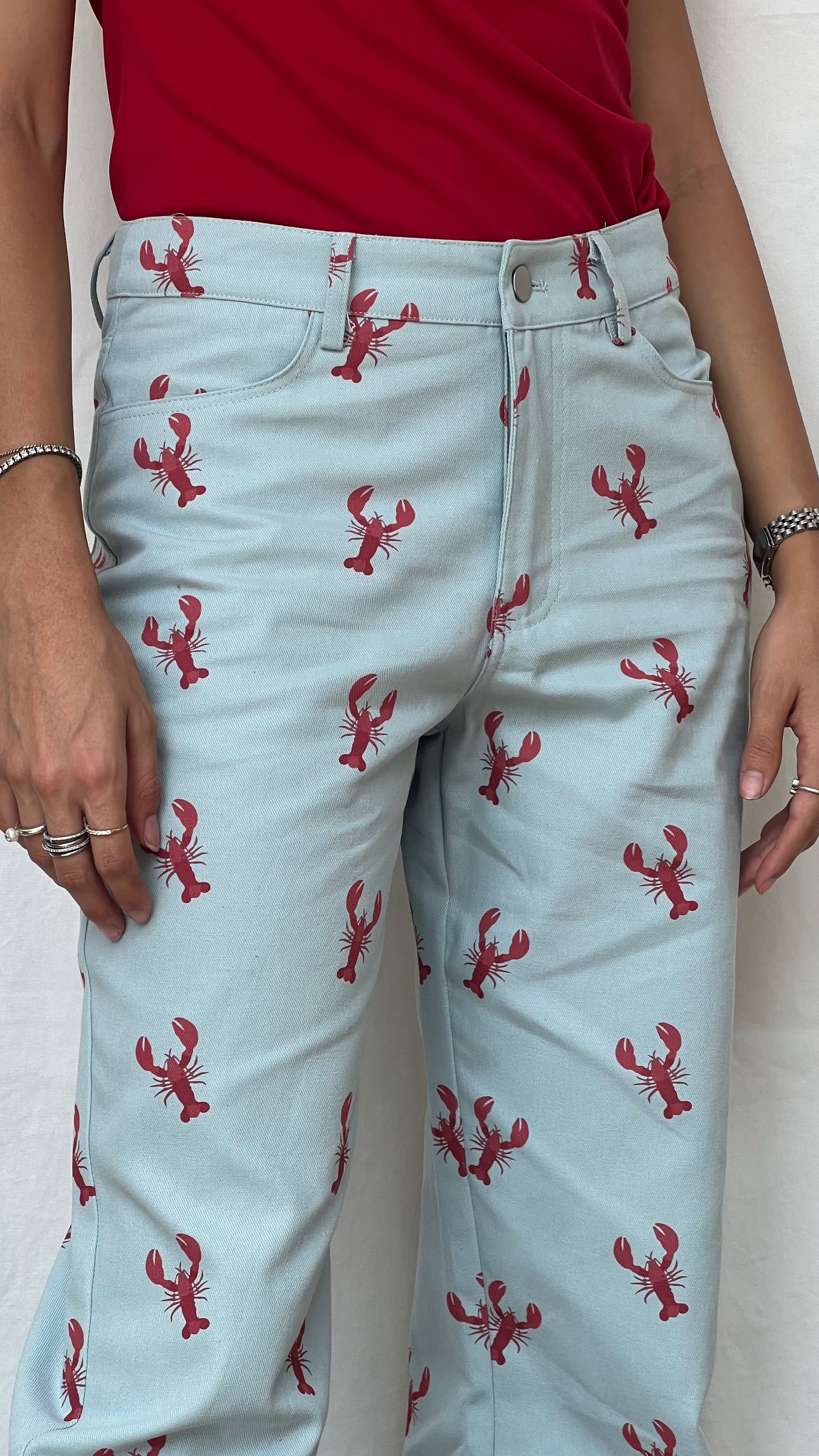 Jeans baby blue con estampado de langostas