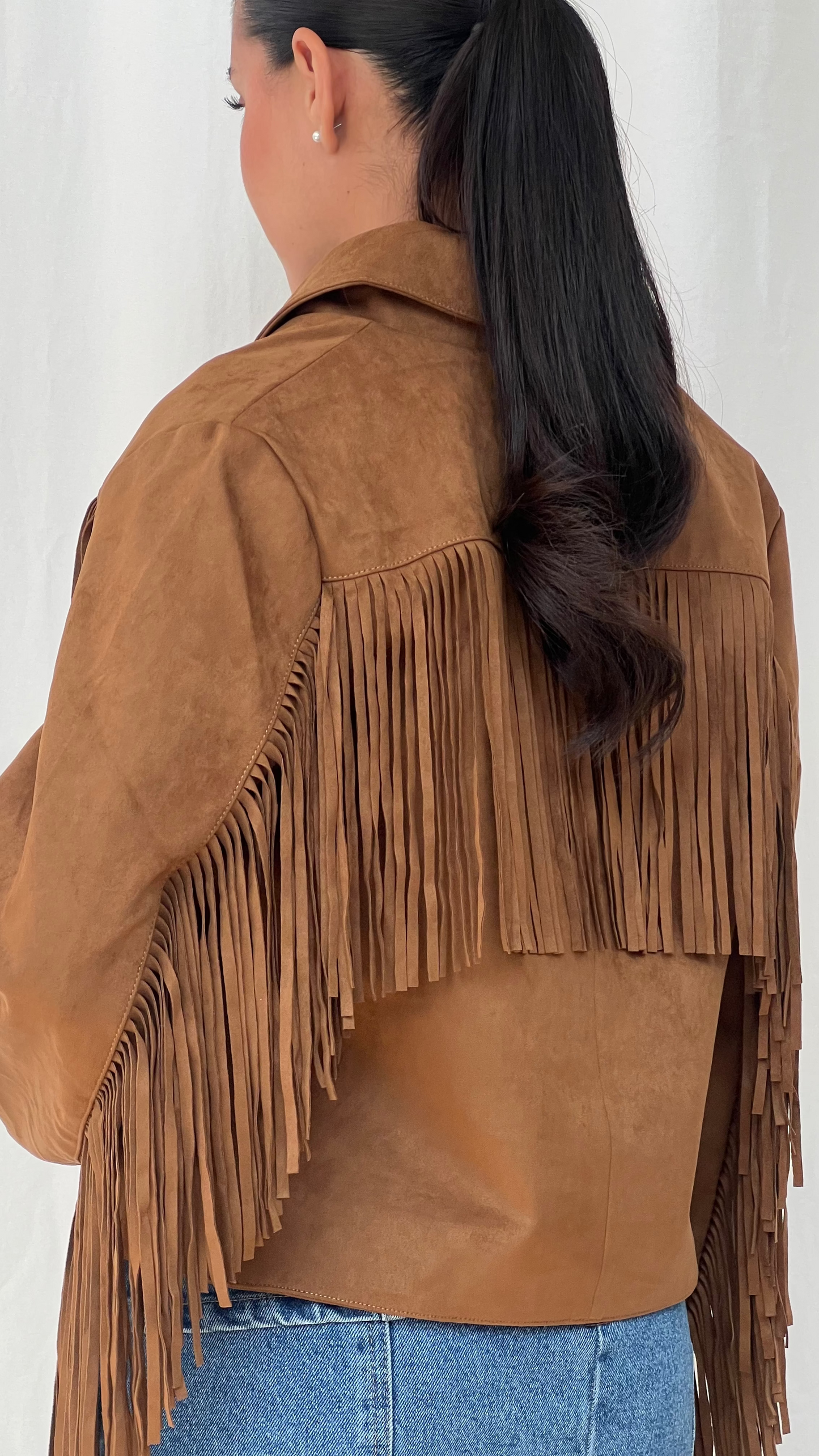 Chamarra de flecos tipo gamuza camel