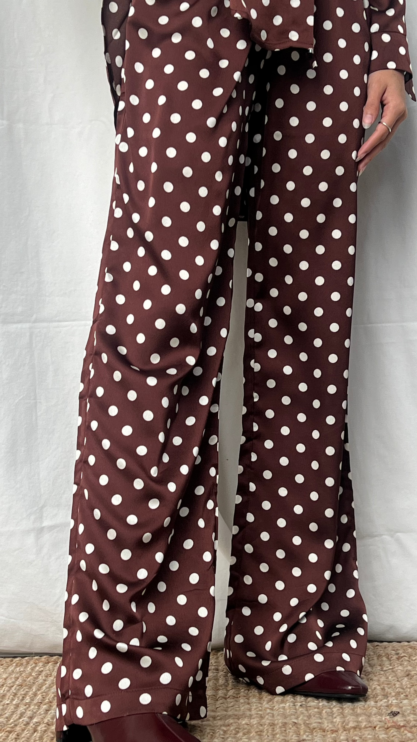 Pantalón polka dott café y blanco