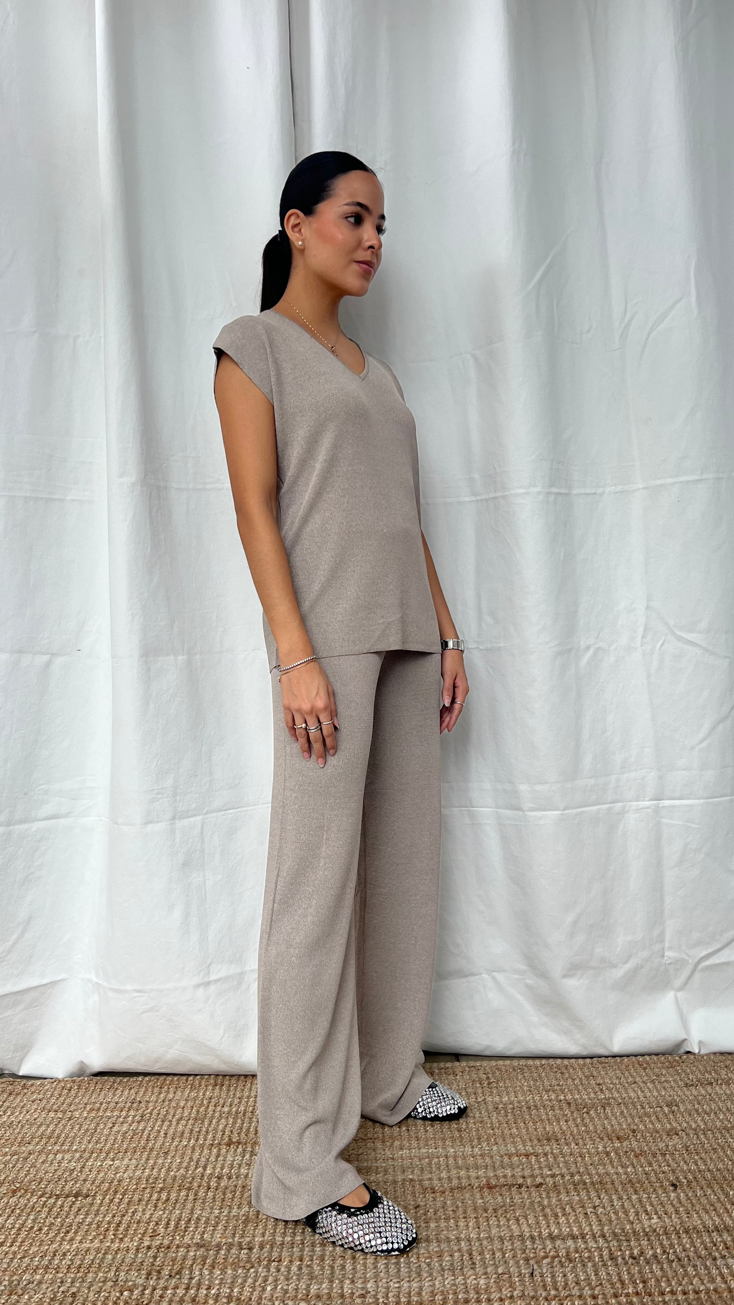 Set de punto de blusa y pantalón recto gris