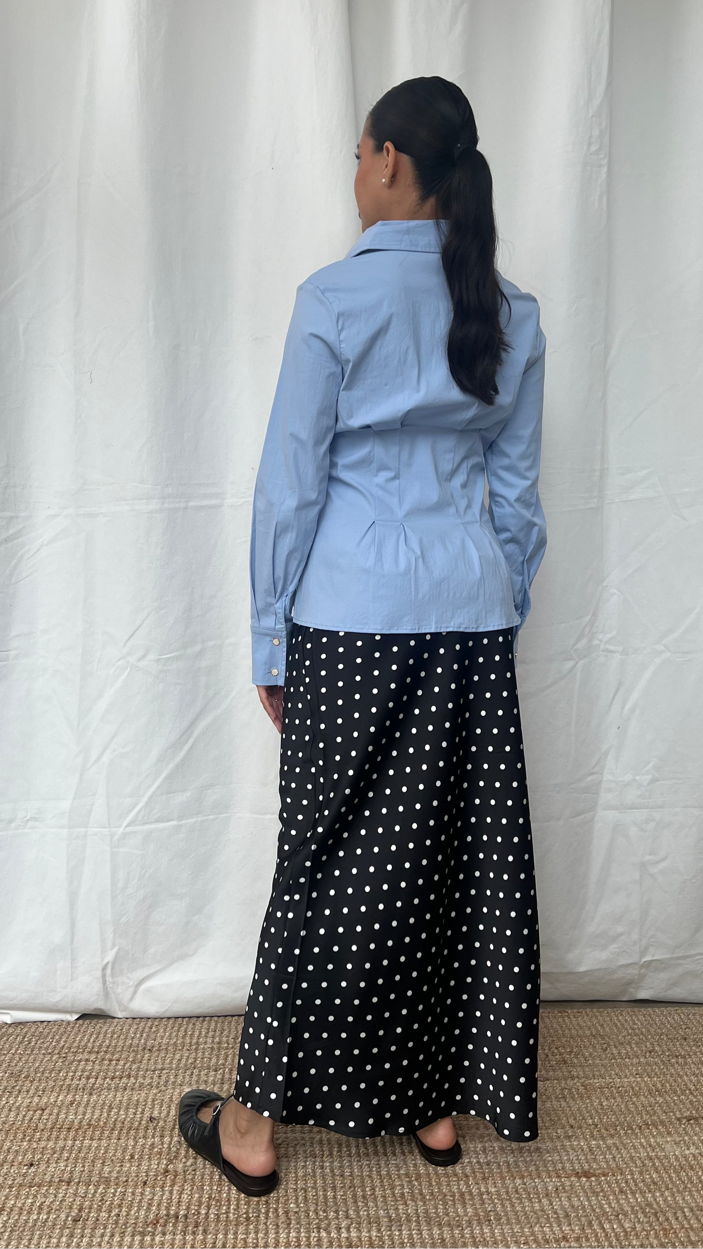 blusa con pinzas en color azul