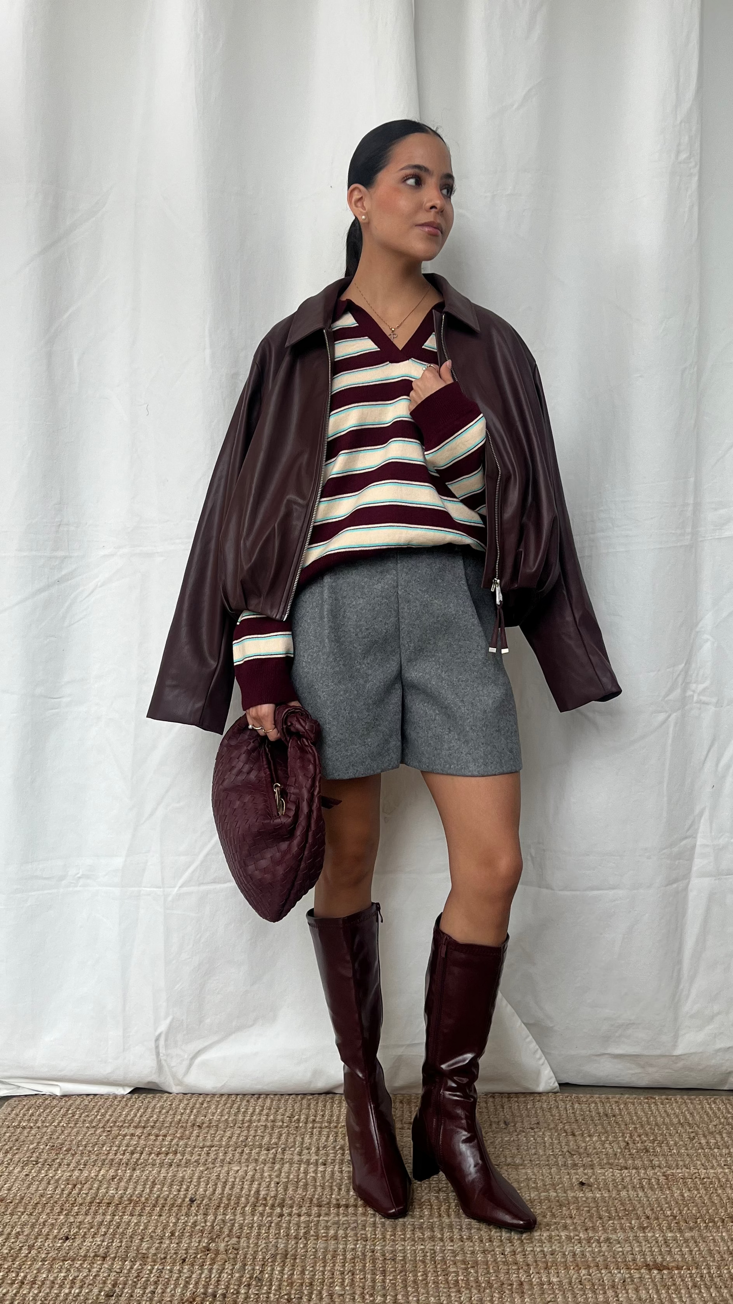 Sweater cuello en V a rayas en rojo