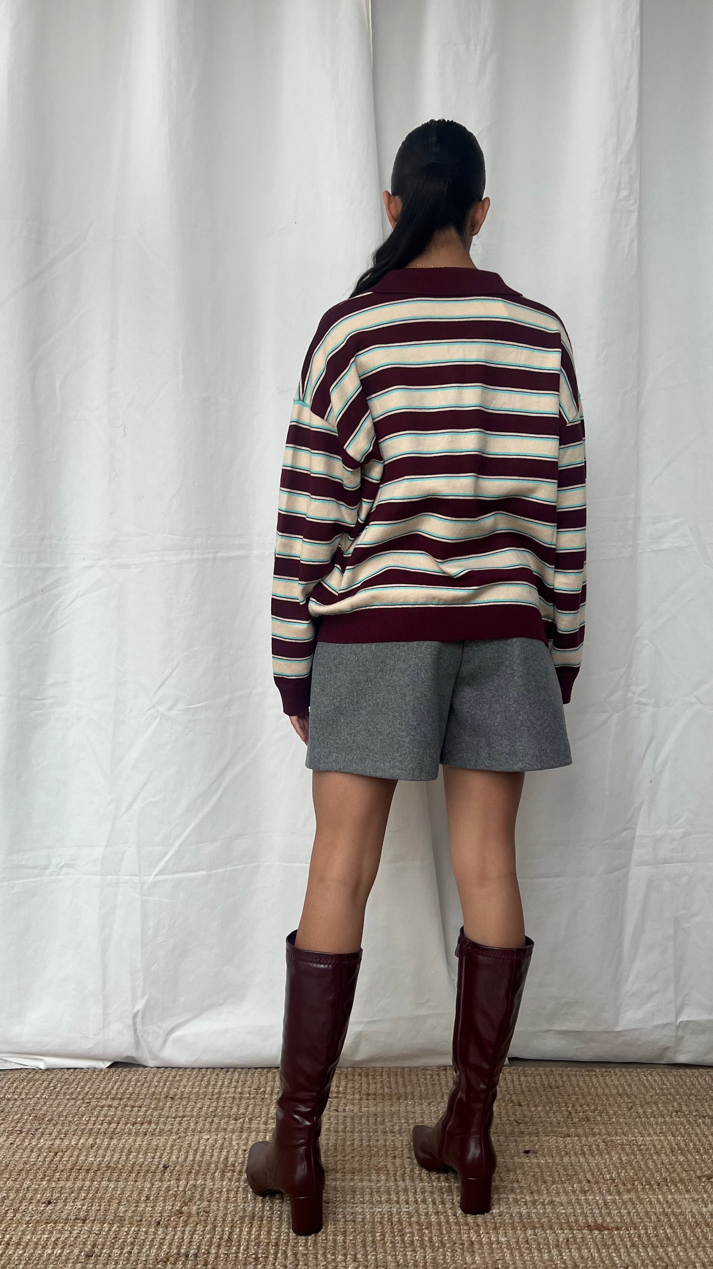 Sweater cuello en V a rayas en rojo