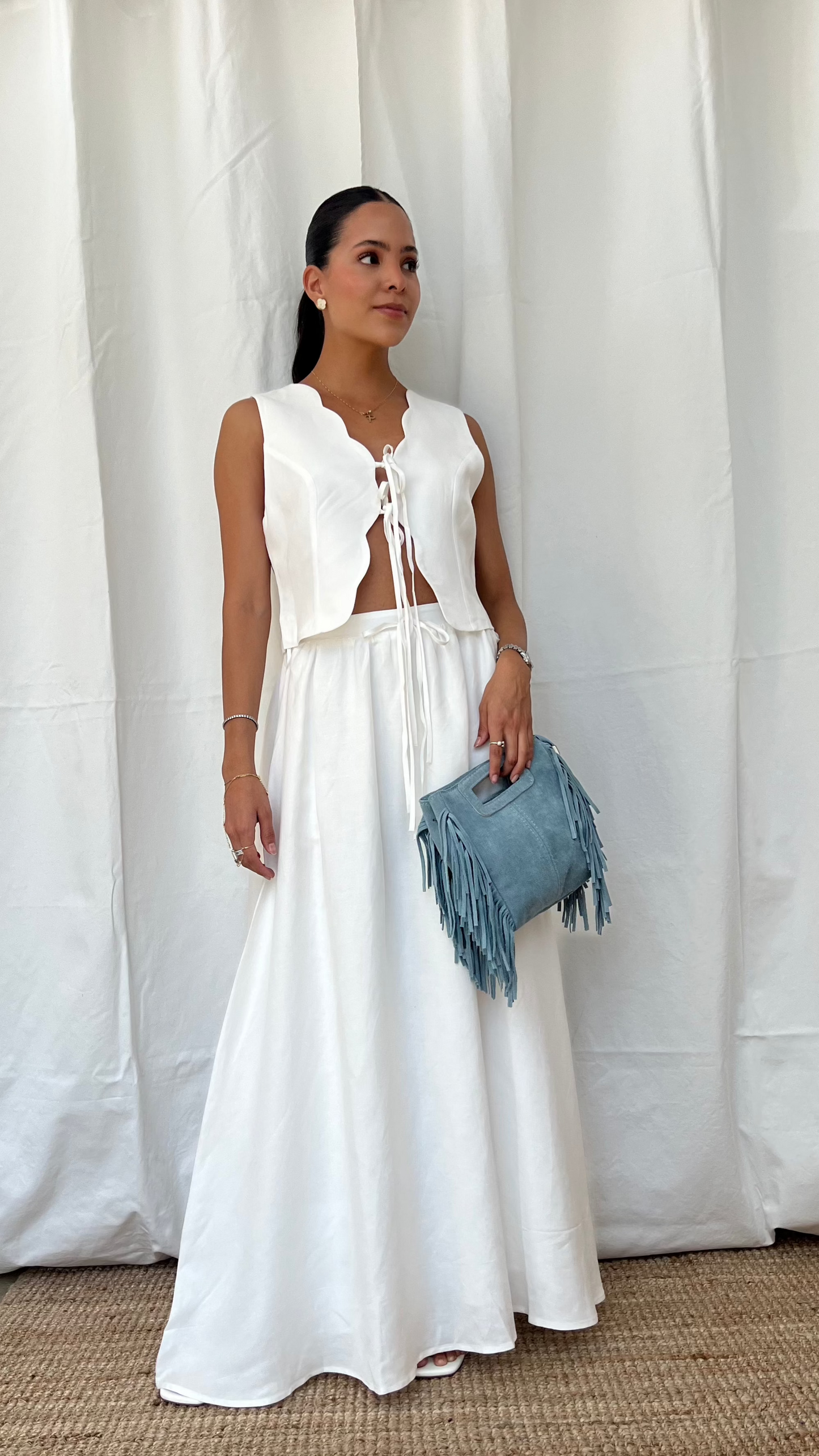 Set top con amarre y falda midi blanco