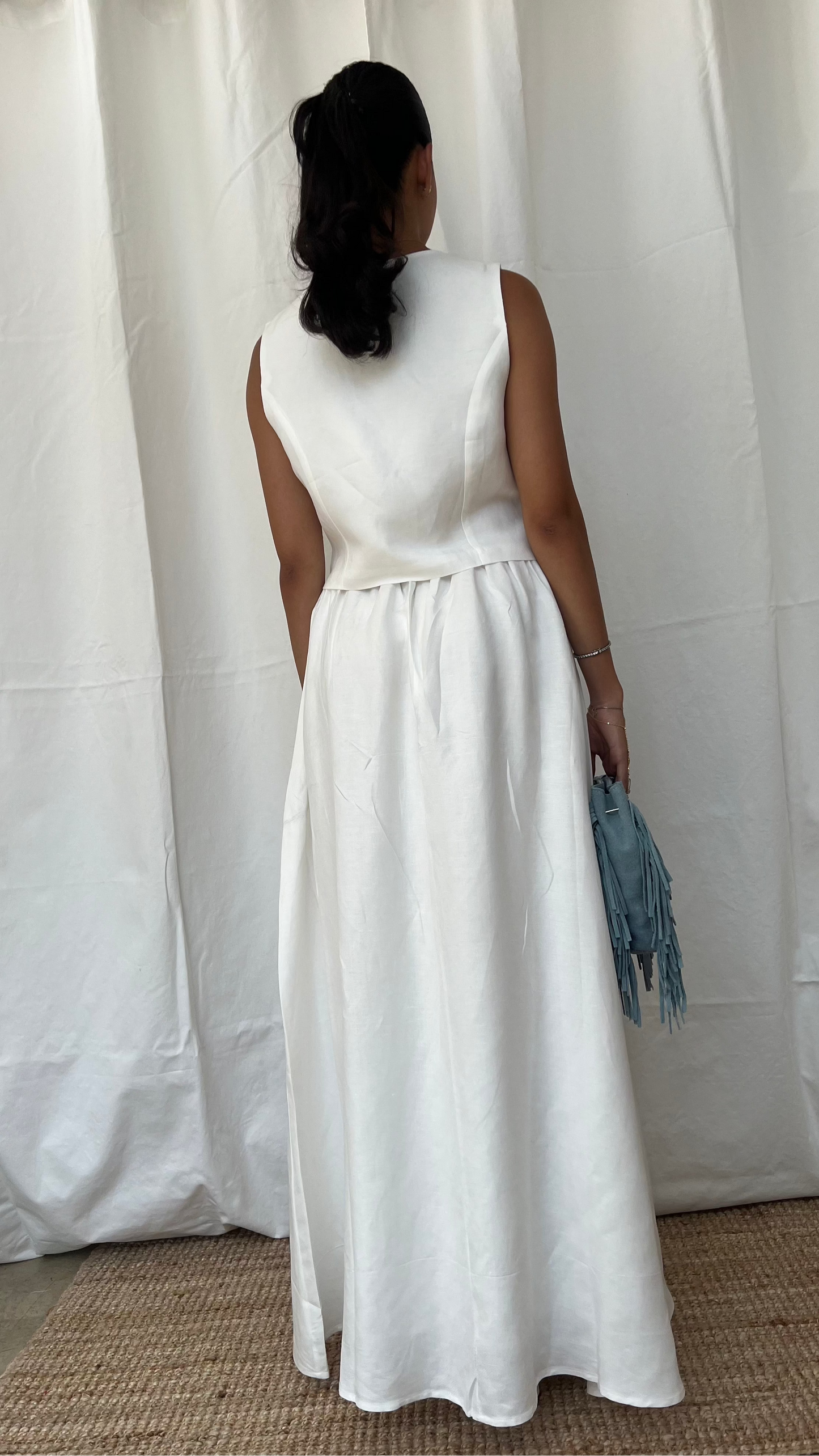 Set top con amarre y falda midi blanco