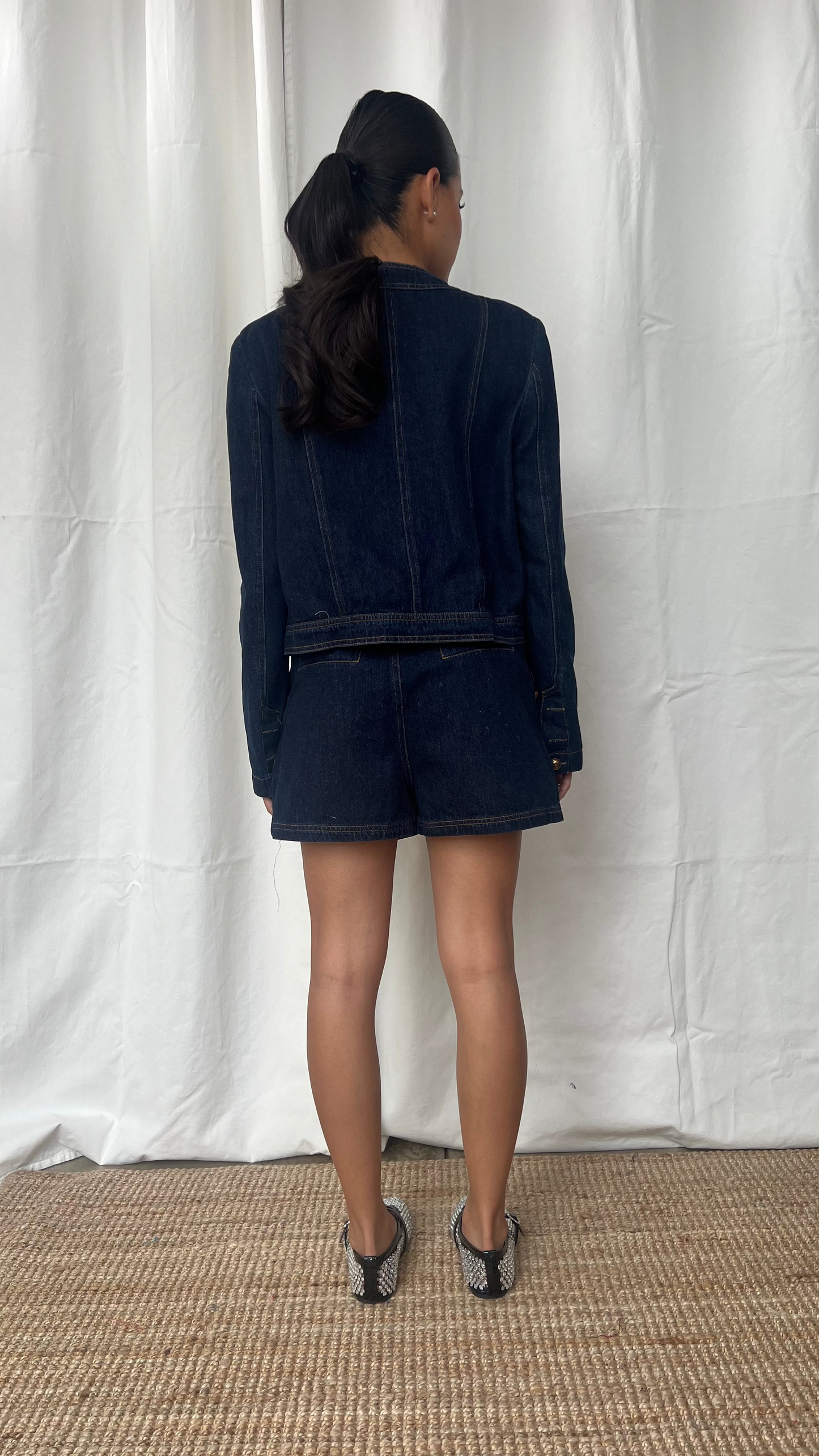 Chaqueta denim detalles botones dorados