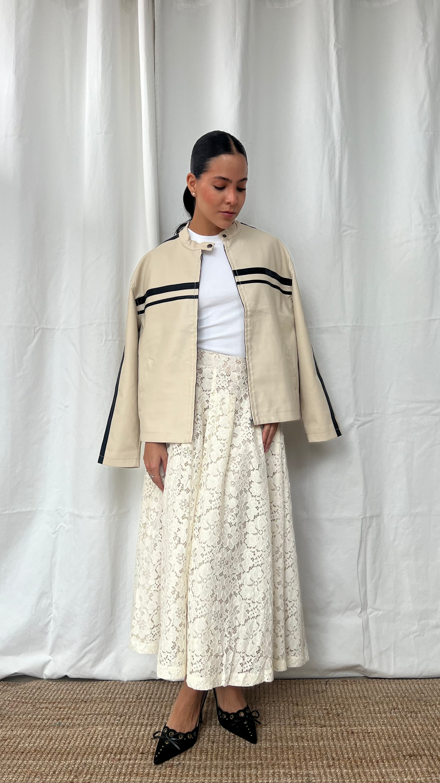 Falda de encaje beige