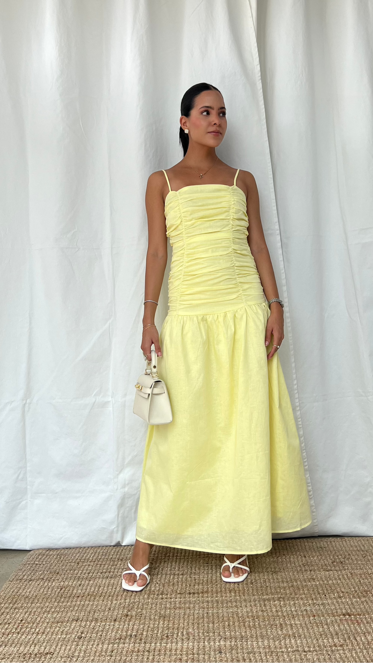 Vestido con lazo en yellow