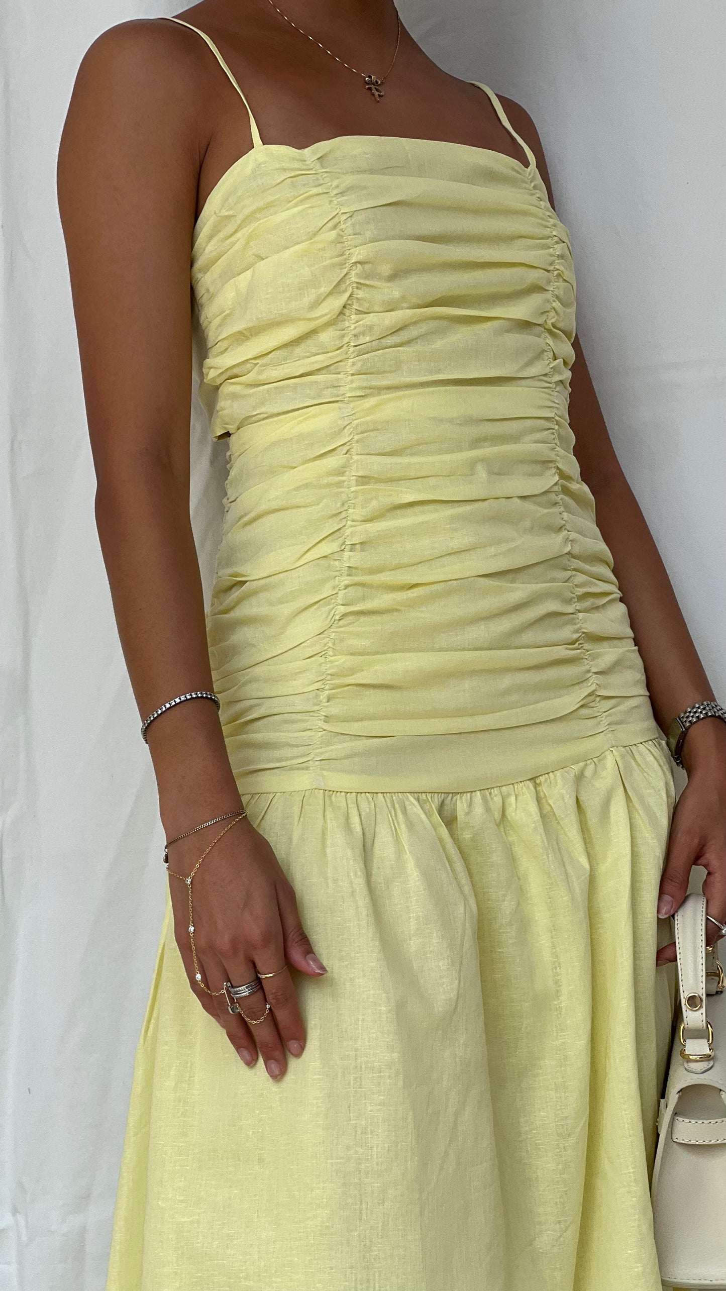 Vestido con lazo en yellow