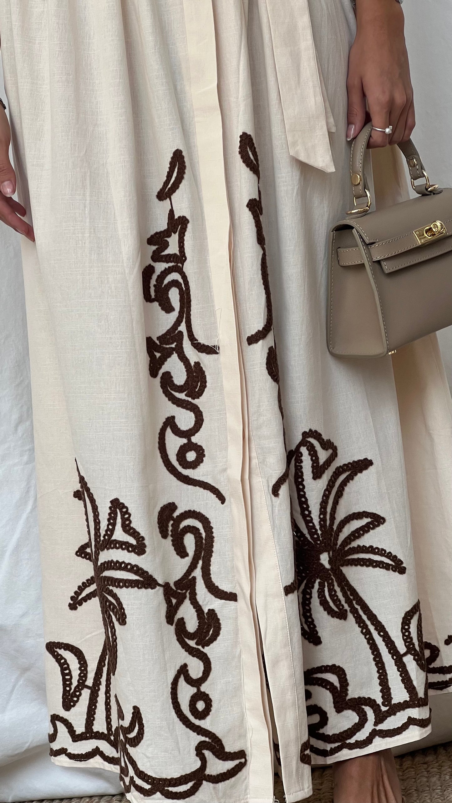 Vestido beige con estampado palmeras