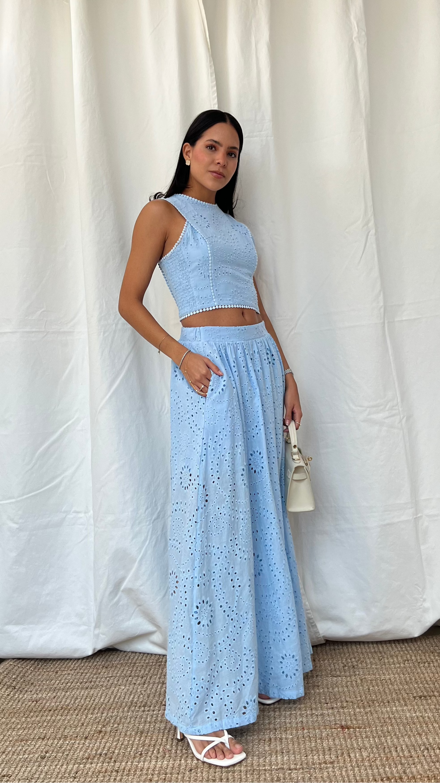 Set top y falda bordado azul cielo
