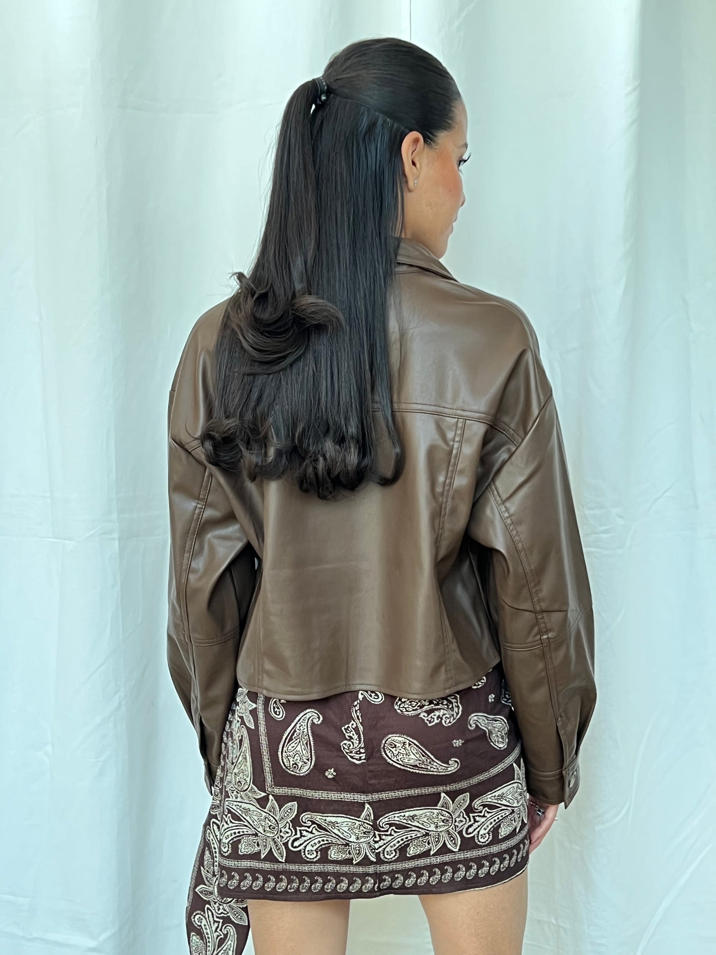 Chamarra tipo piel café