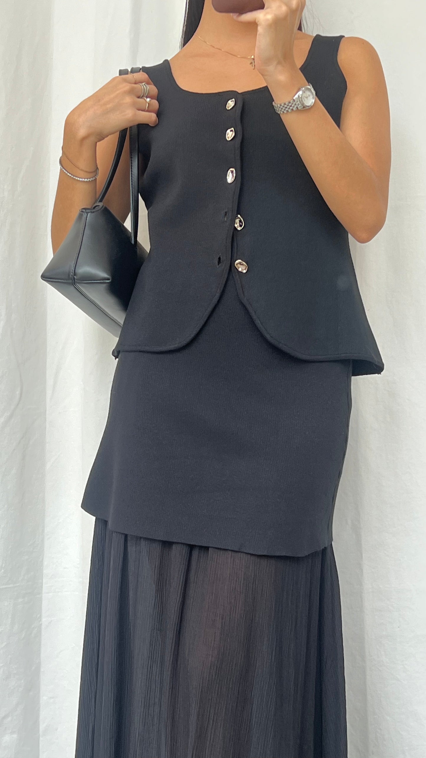 Set de chaleco y falda negra