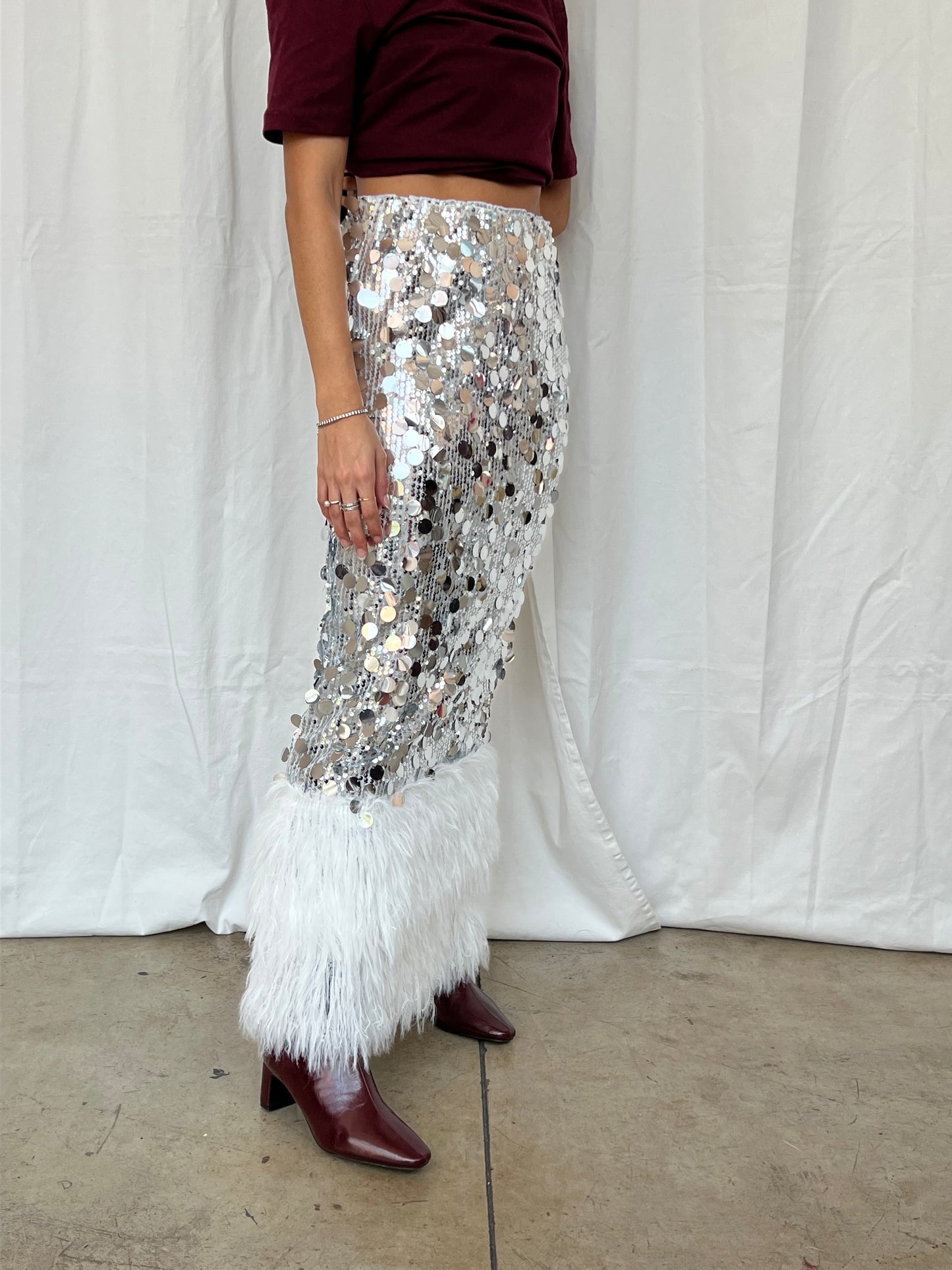 Falda maxi lentejuela con plumas