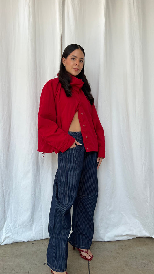 Rompevientos capucha rojo