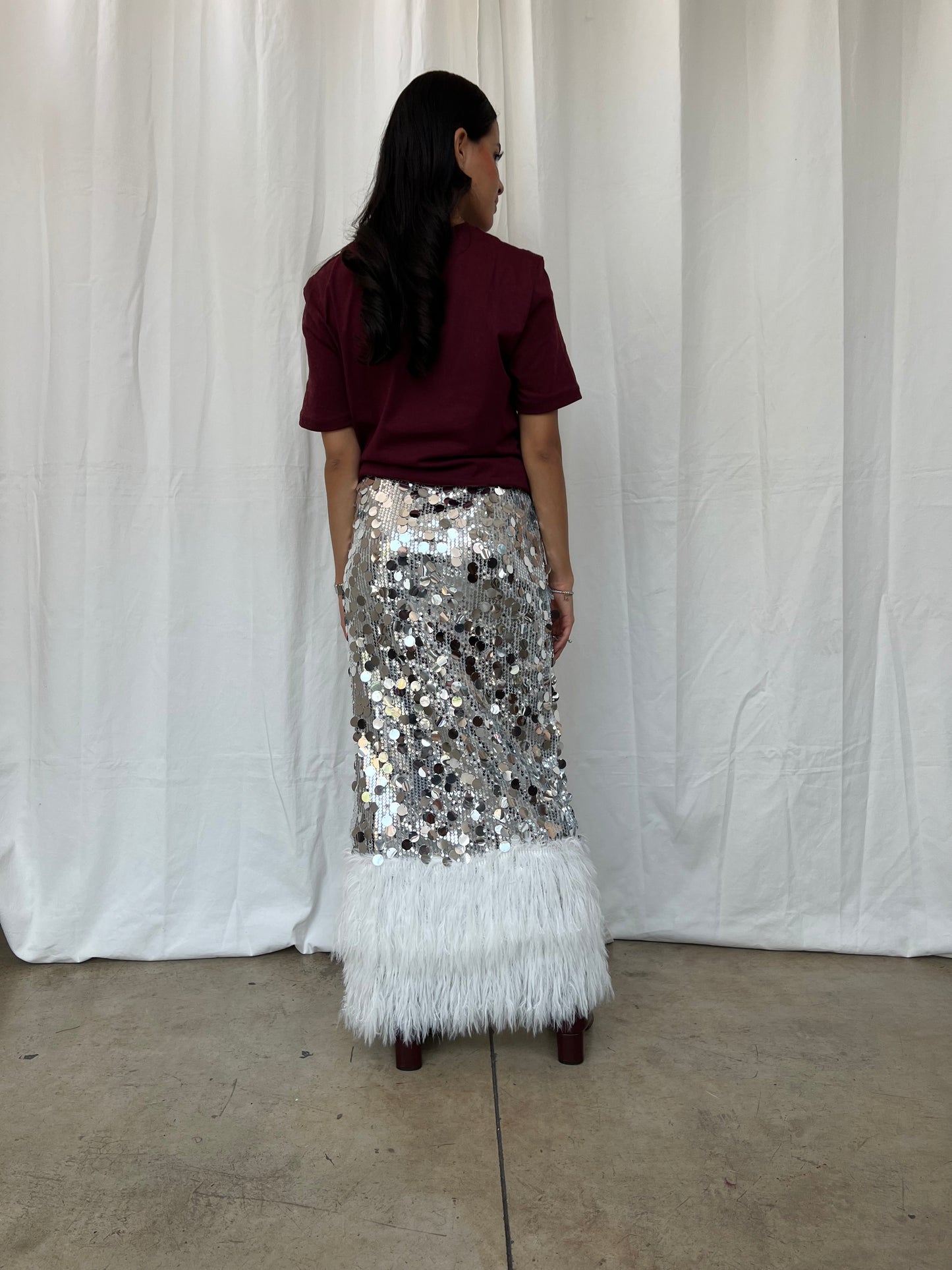 Falda maxi lentejuela con plumas