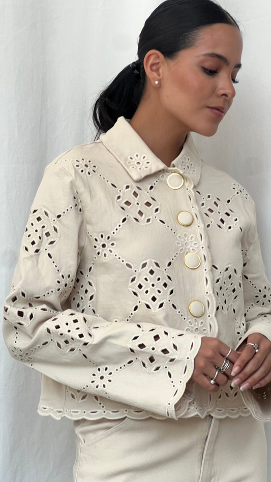 Chaqueta denim en color hueso