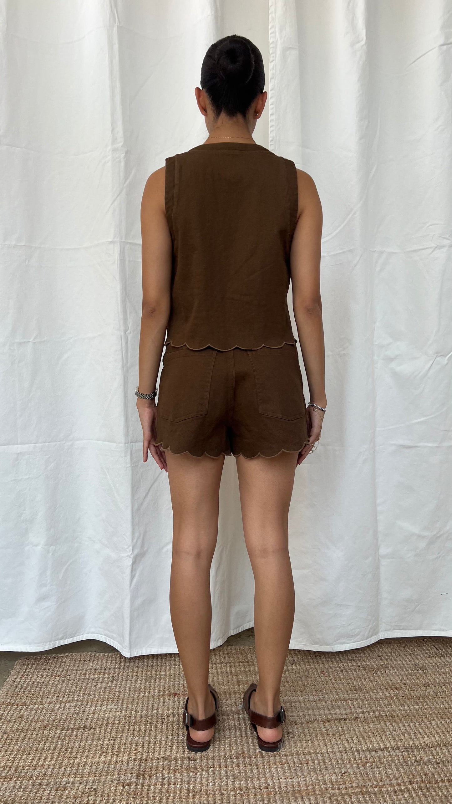 Set chaleco y short bordados brown