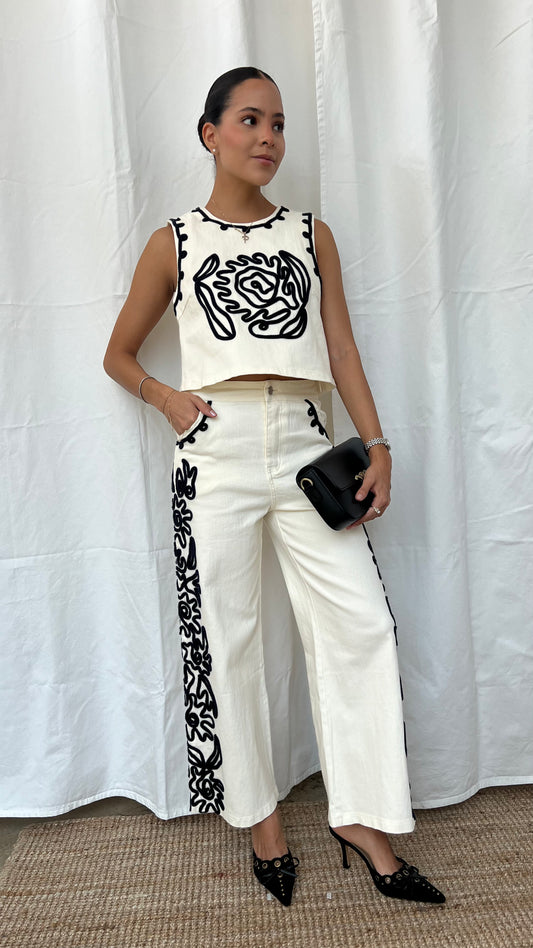Pantalón Blanco con bordados laterales