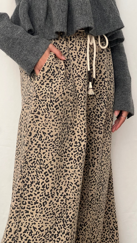 Pantalones denim animal print
