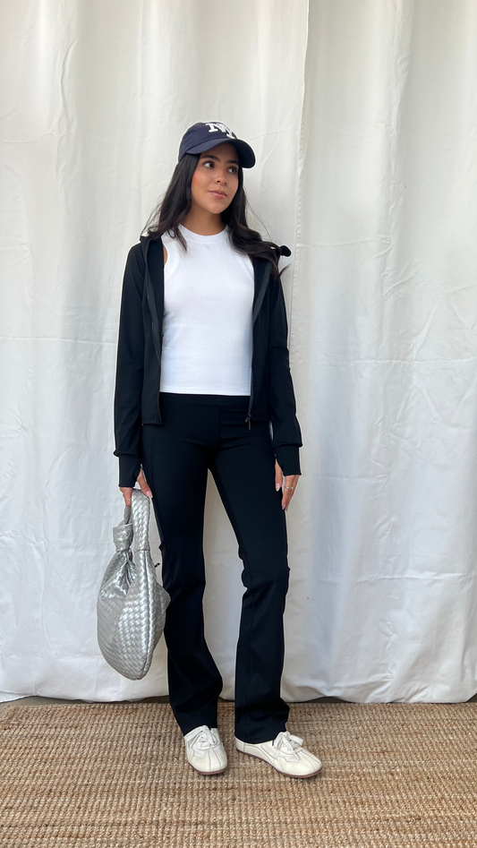 Set sport pantalón flare con chaqueta negra