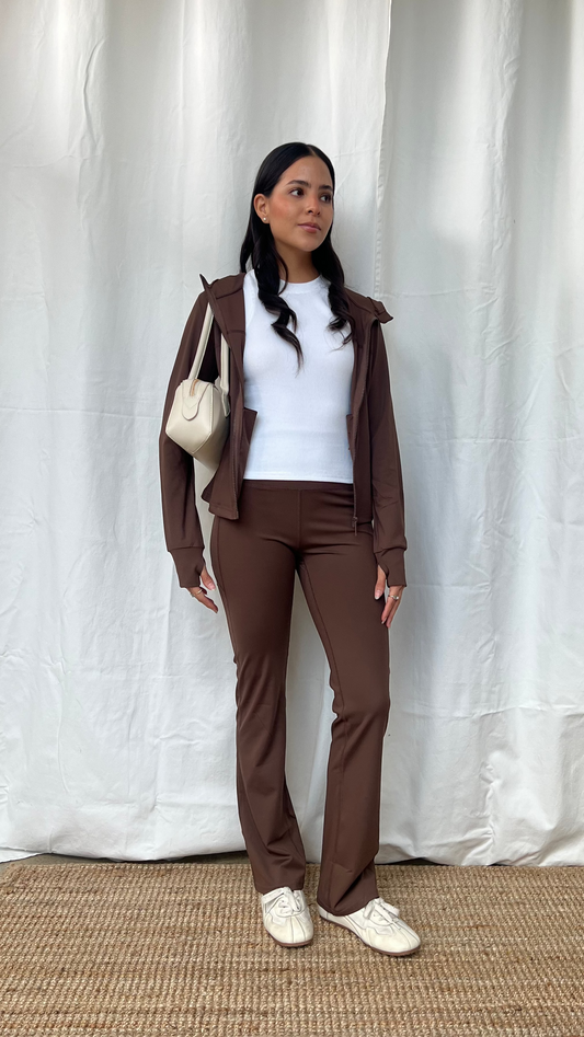 Set sport pantalón flare con chaqueta café
