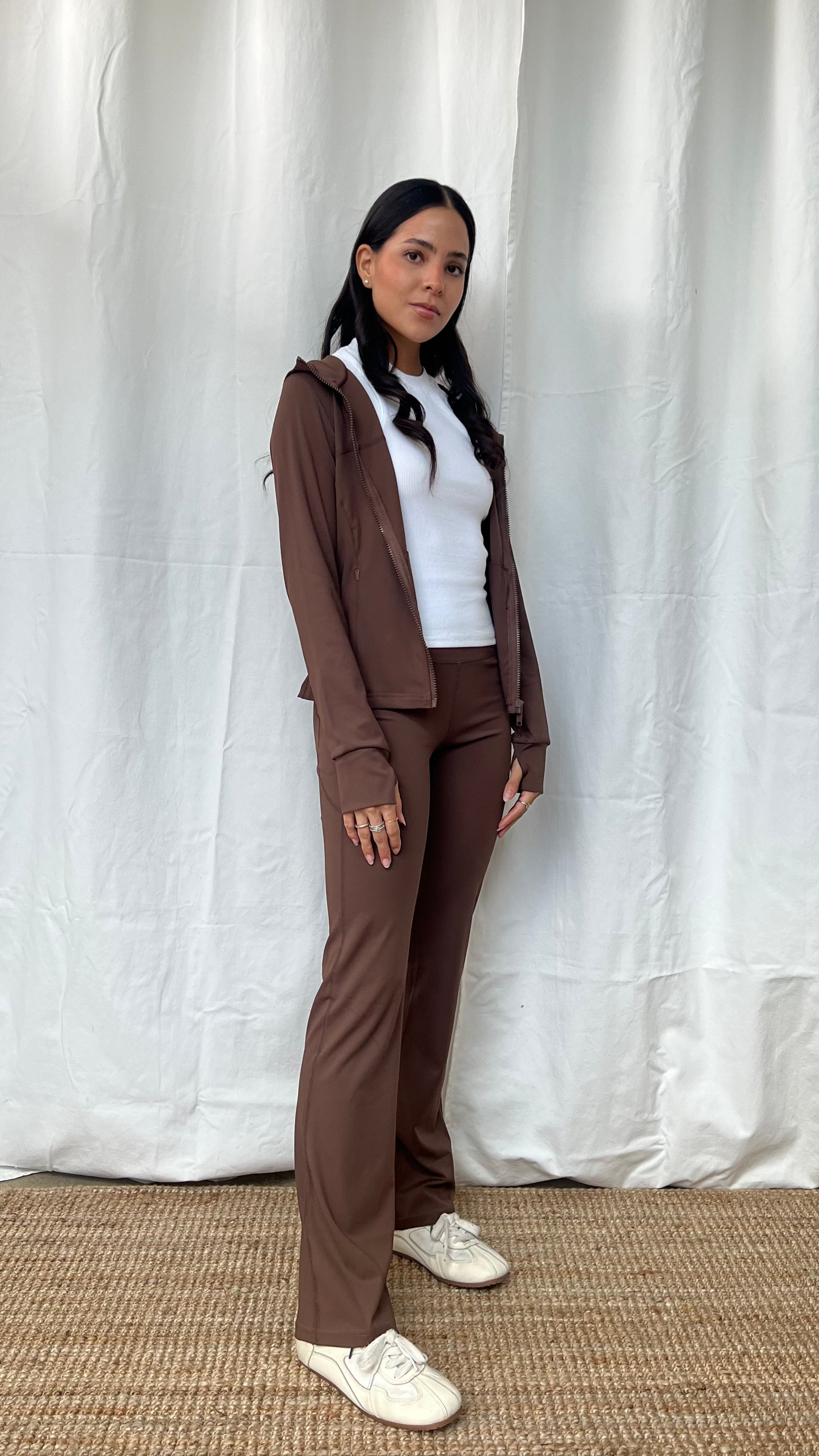 Set sport pantalón flare con chaqueta café