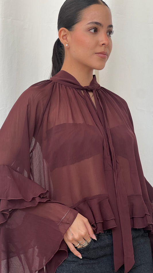 Blusa fluida con olanes vino