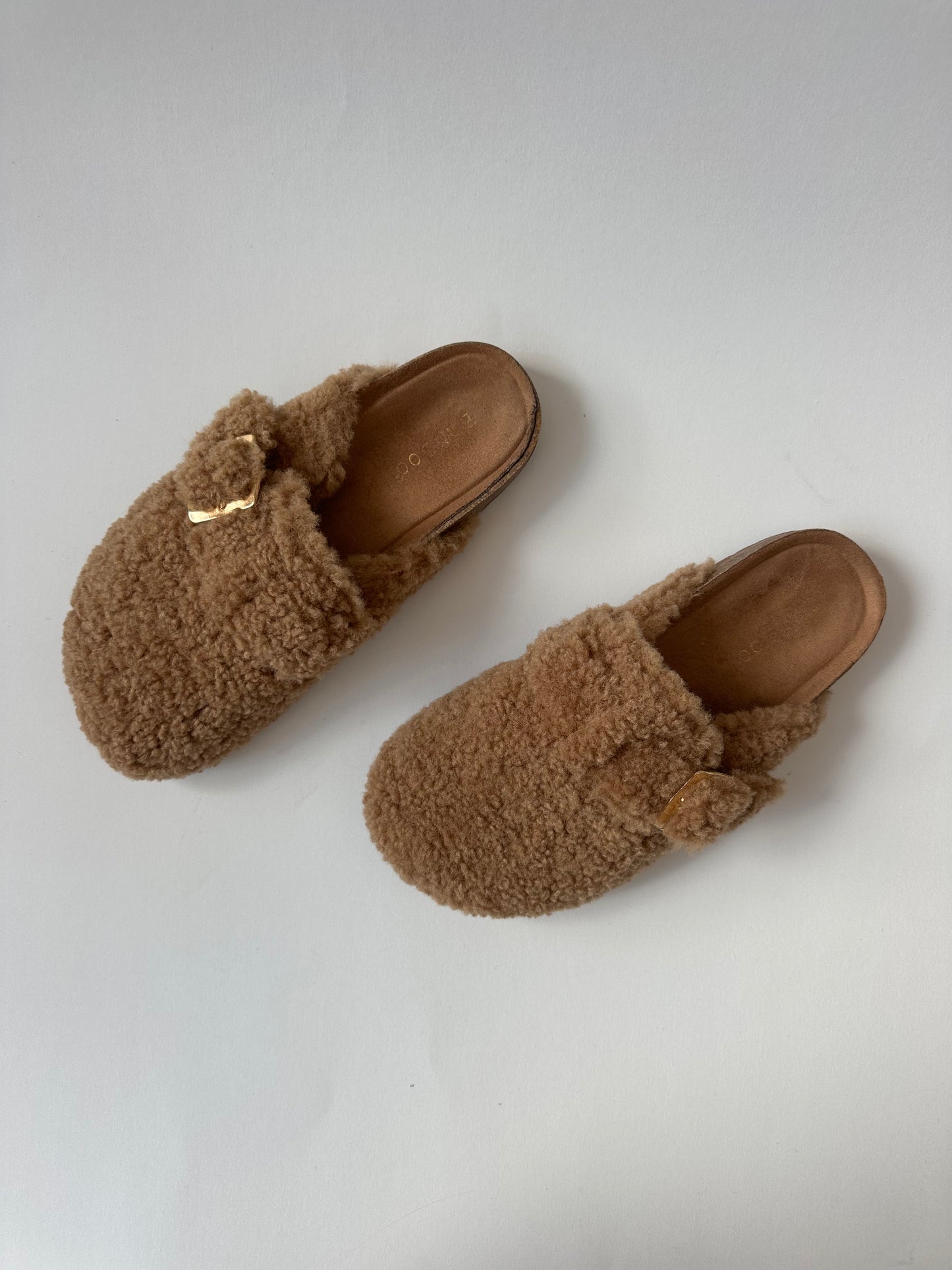 Zueco teddy comfort camel