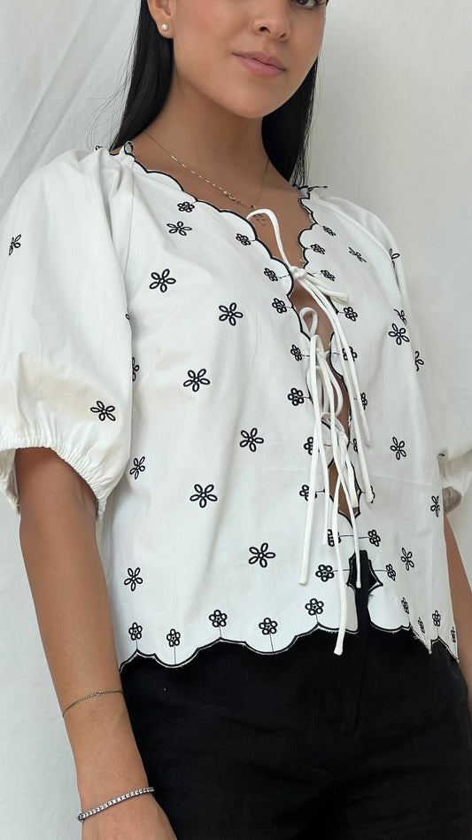 Blusa manga globo de amarres frontales y estampados florales