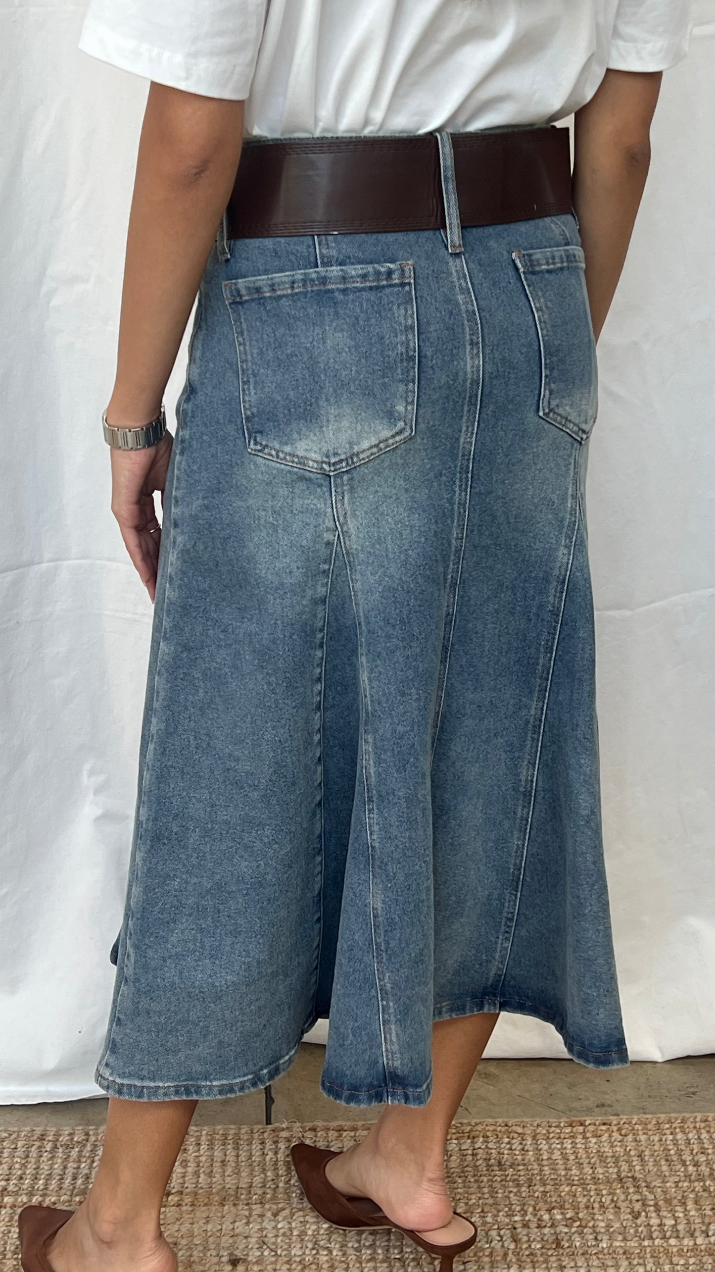 Falda midi en corte A denim