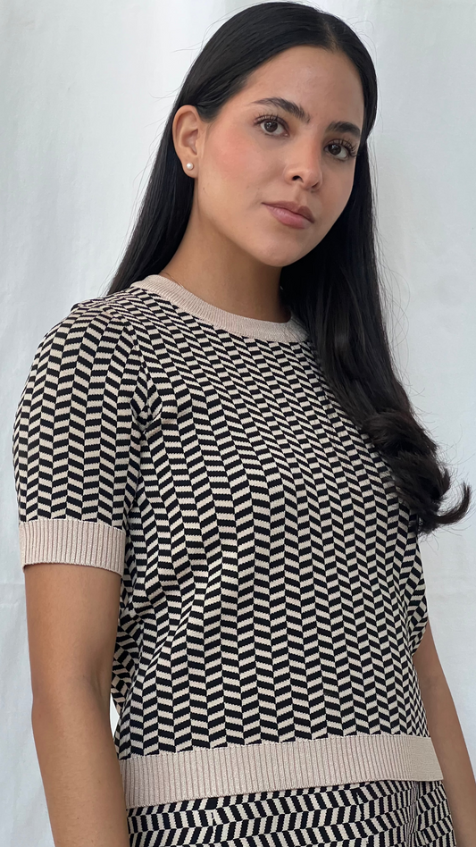 Top estampado geométrico café