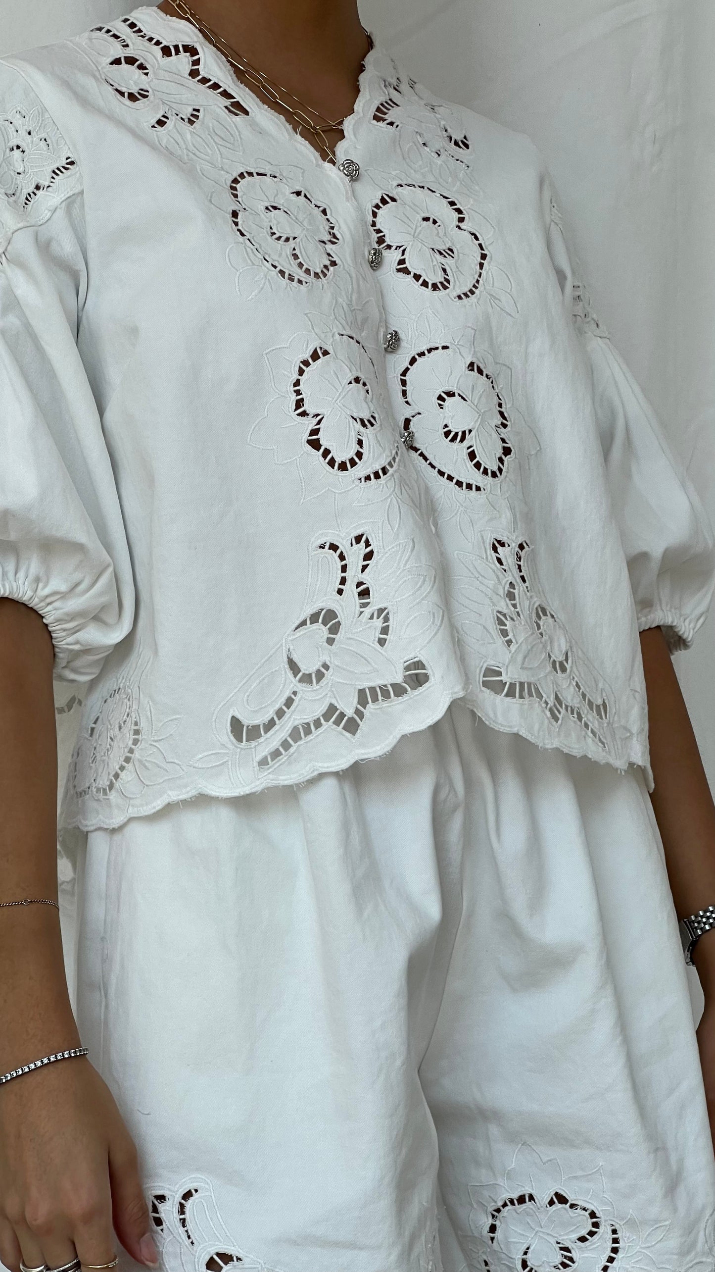 Set de blusa y short bordado blanco