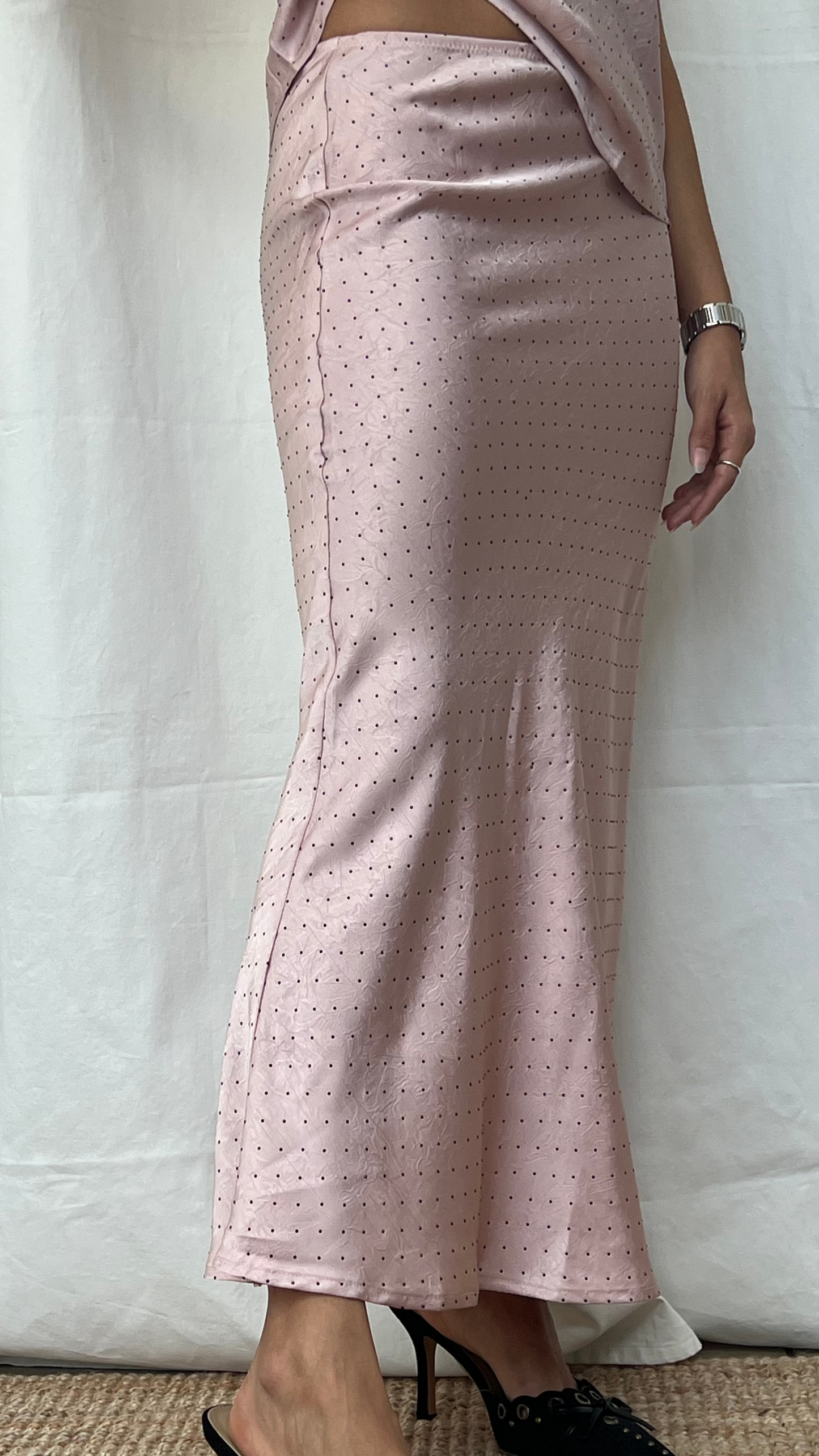Falda midi rosa de puntos