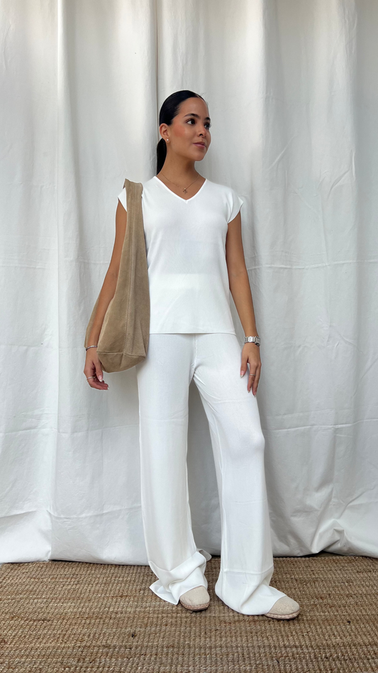 Set de punto de blusa y pantalón en blanco