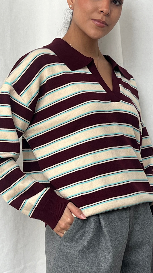 Sweater cuello en V a rayas en rojo