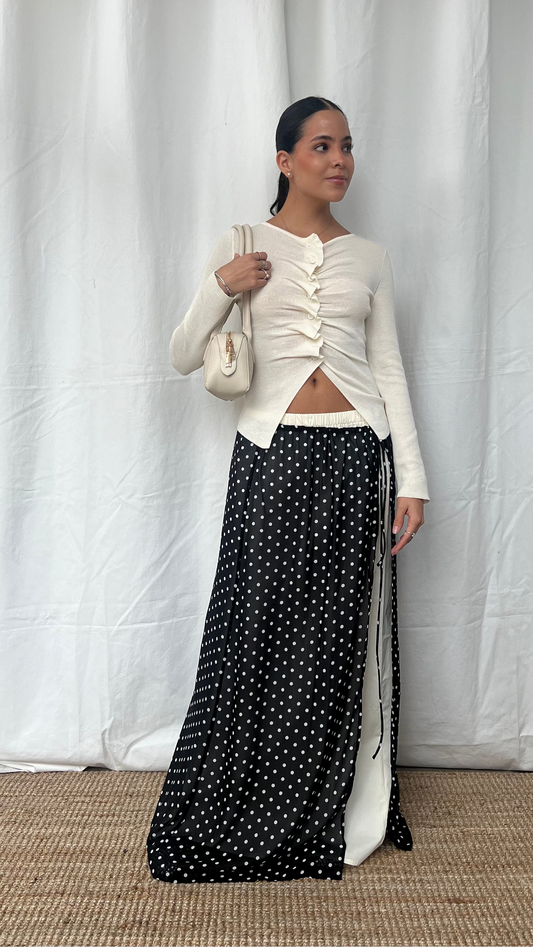 Falda polka dott negra con forro blanco