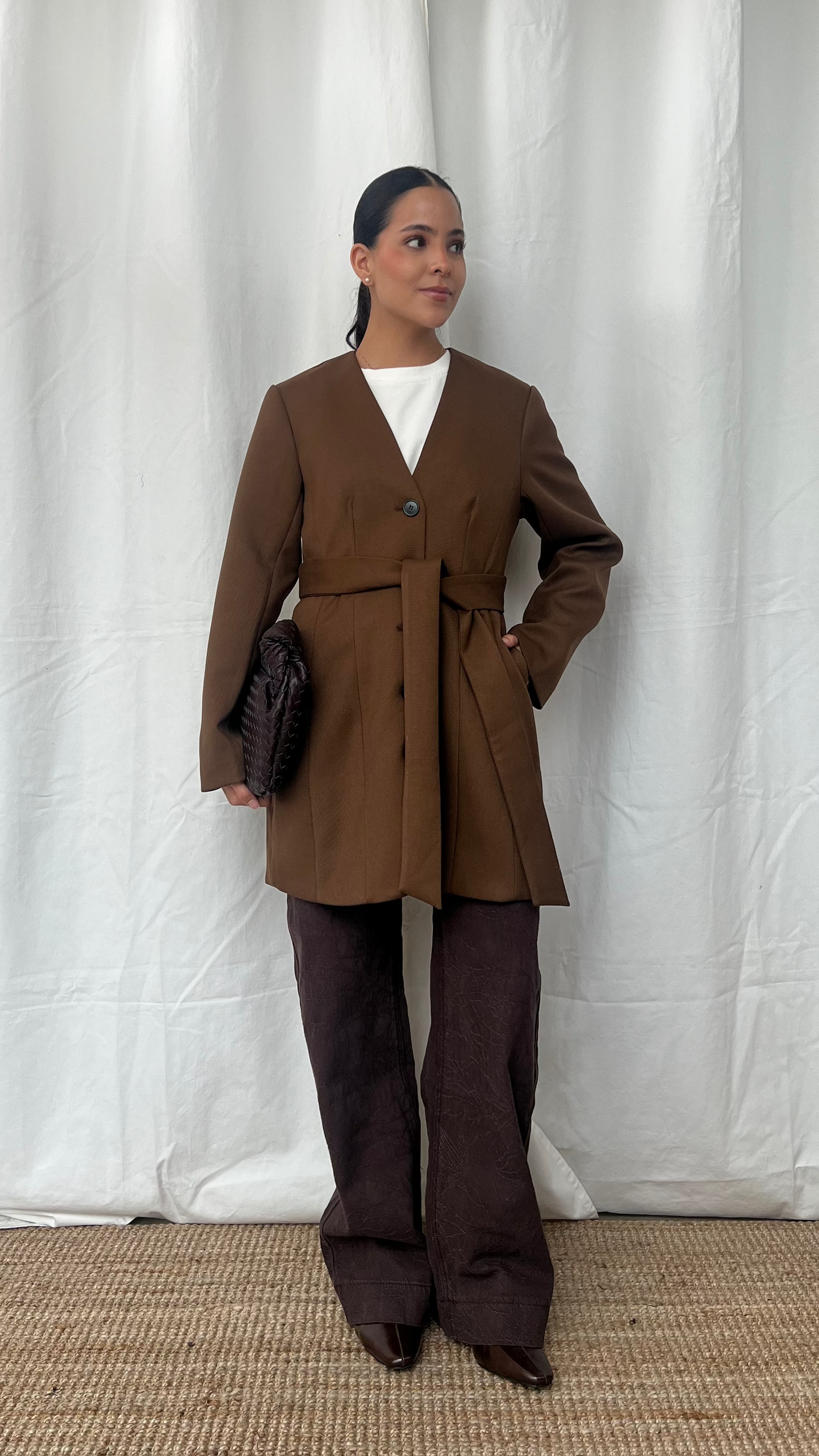 Trench coat corto en color café