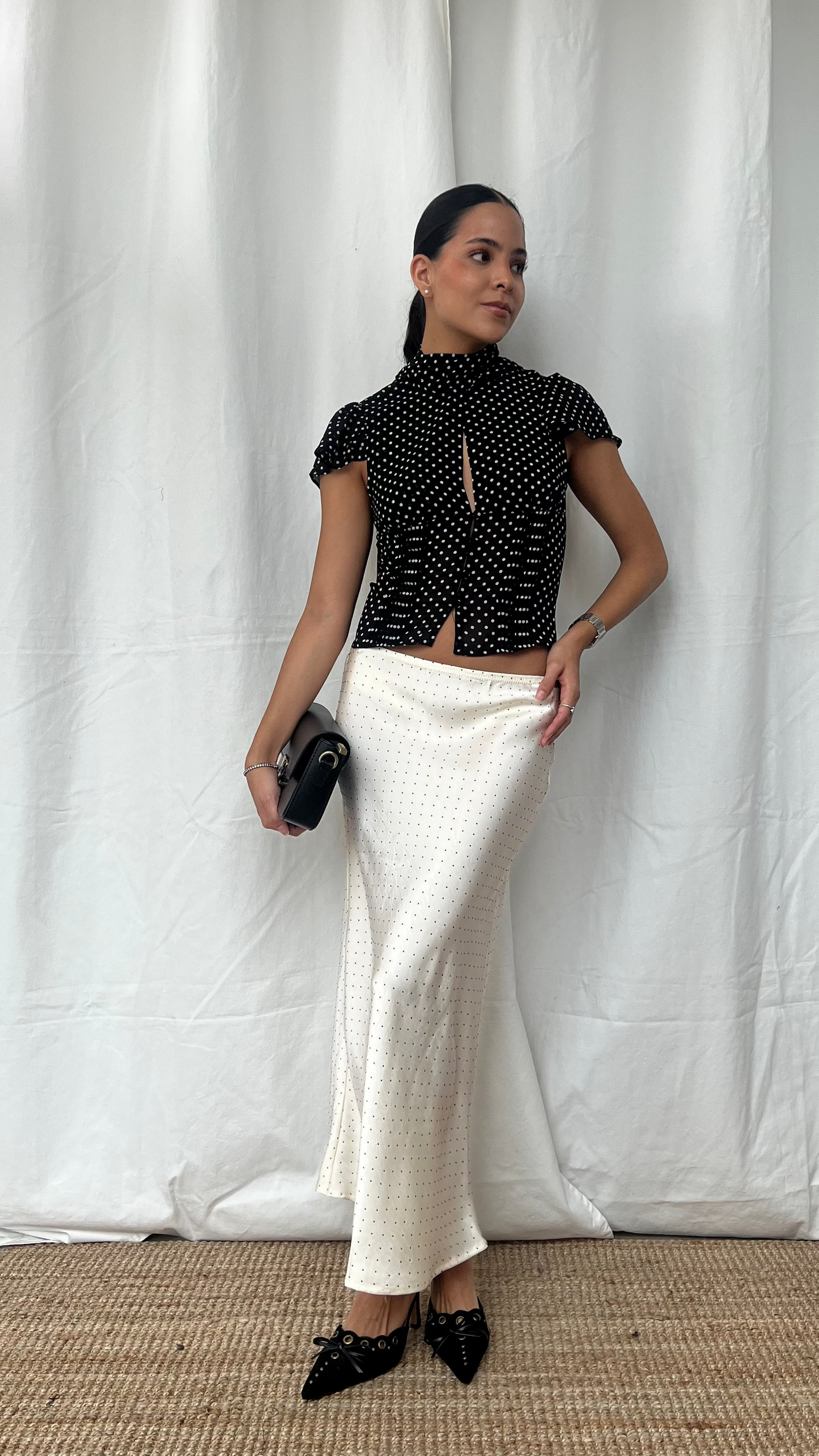 Falda midi corte recto de puntos en blanco